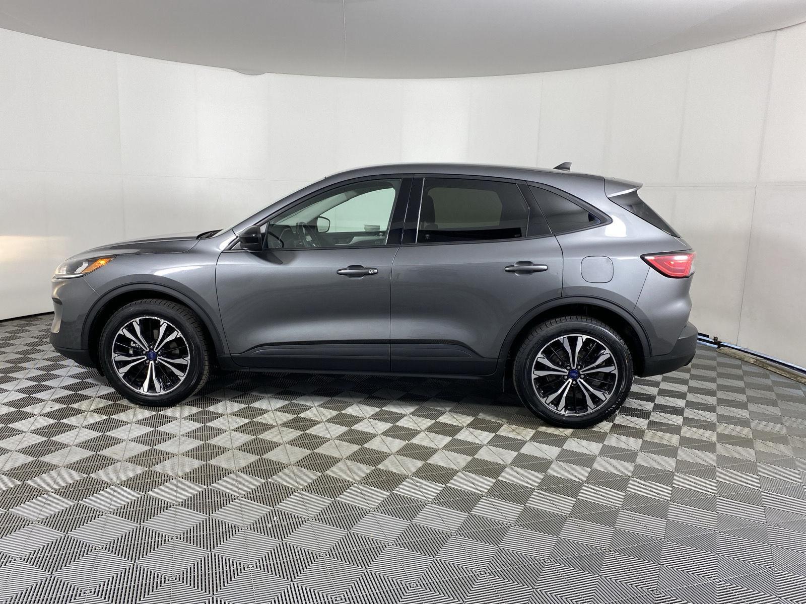 Used 2022 Carbonized Gray Ford SE Hybrid image 4