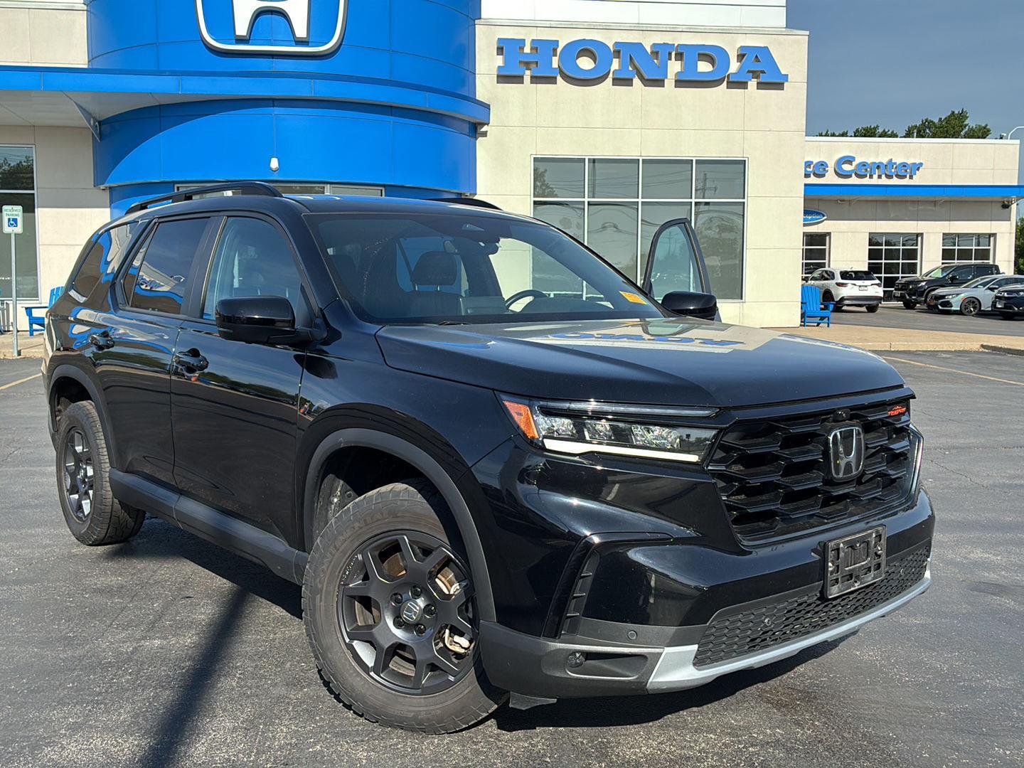 Certified Used 2025 Crystal Black Pearl Honda TrailSport image 2