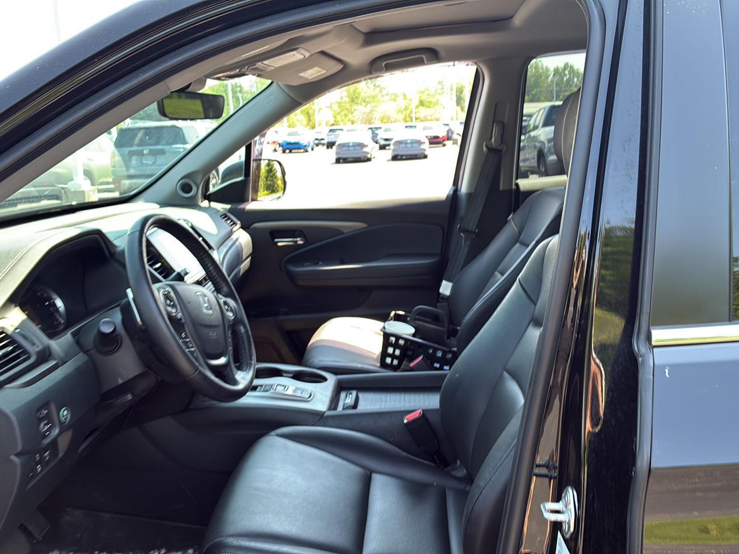 Certified Used 2023 Crystal Black Pearl Honda RTL image 9