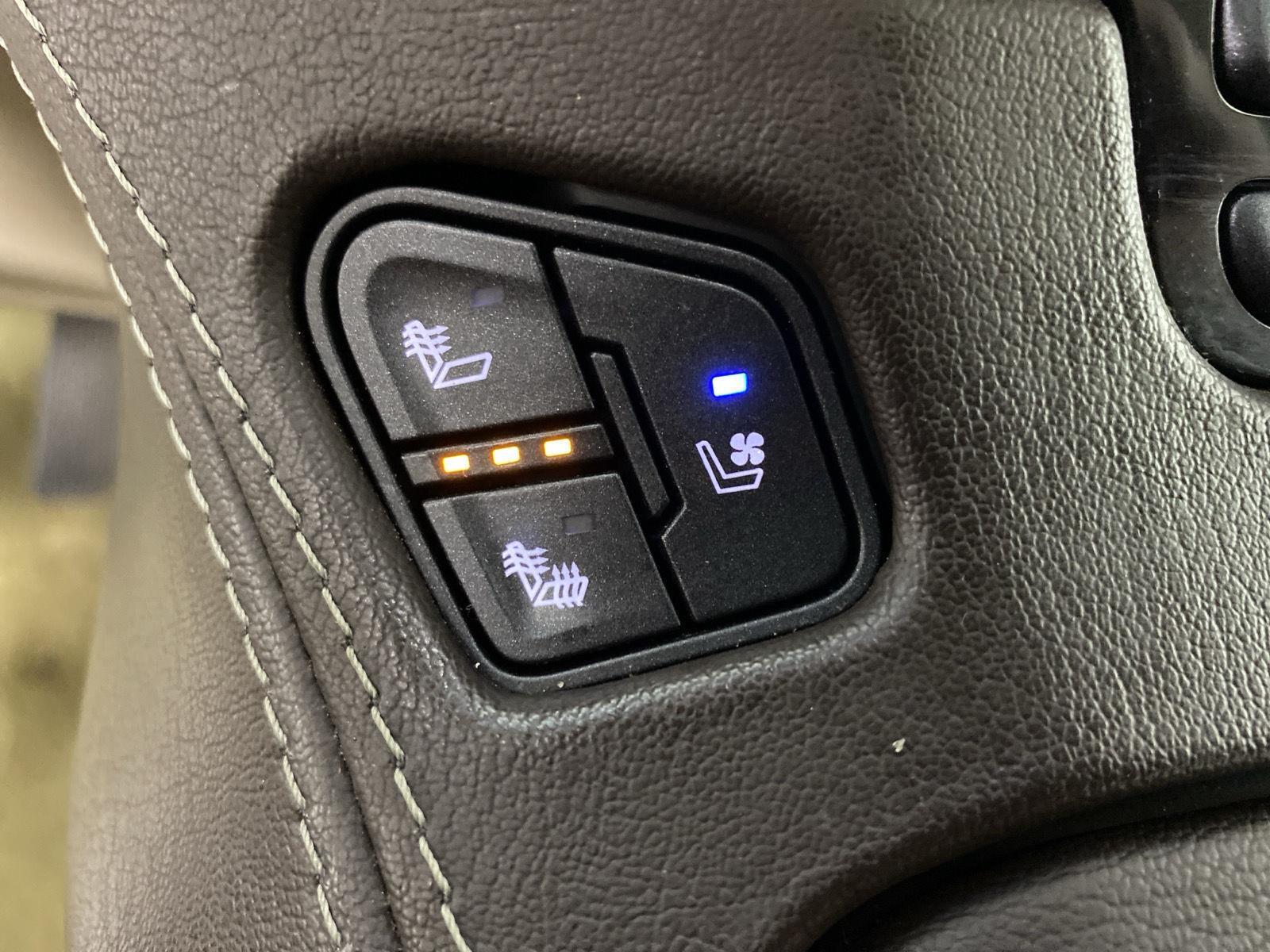 Used 2018 Summit White Chevrolet Premier image 24