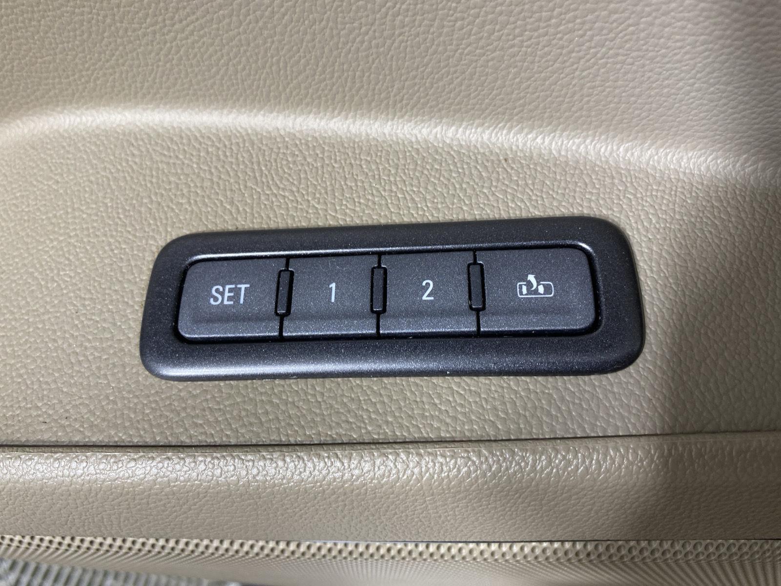 Used 2018 Summit White Chevrolet Premier image 25