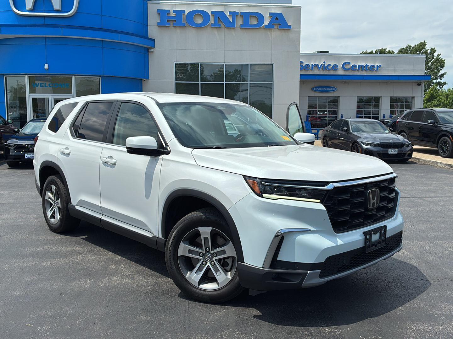 Used 2023 Platinum White Pearl Honda EX-L image 2