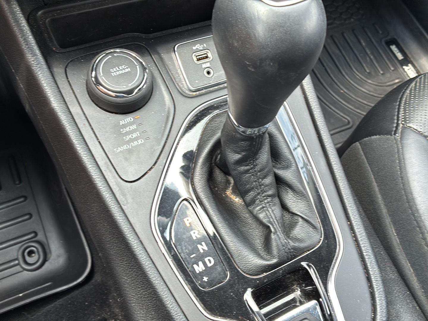 Used 2019 Bright White Clearcoat Jeep Limited image 5