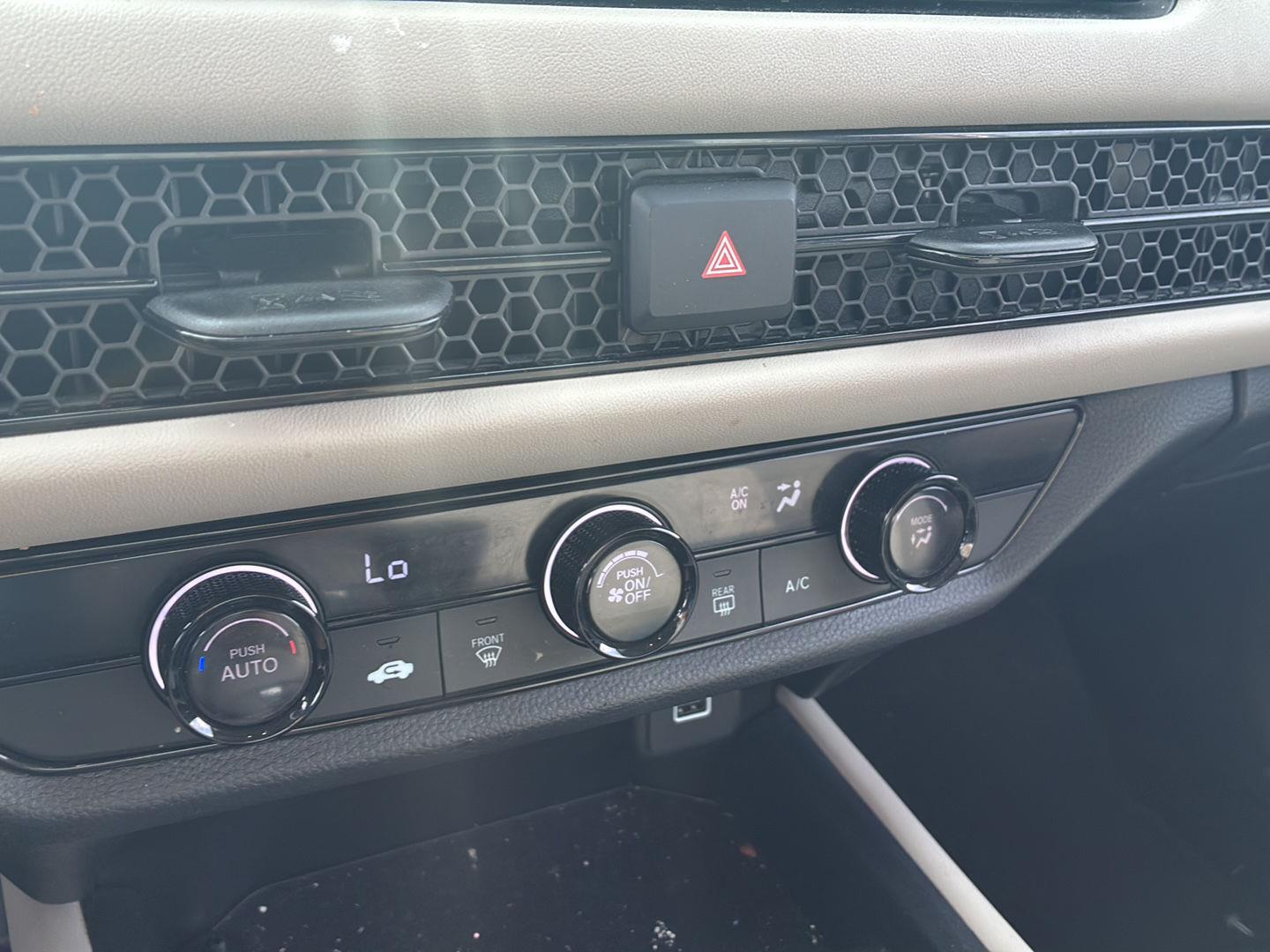 Used 2024 Lunar Silver Metallic Honda LX image 4