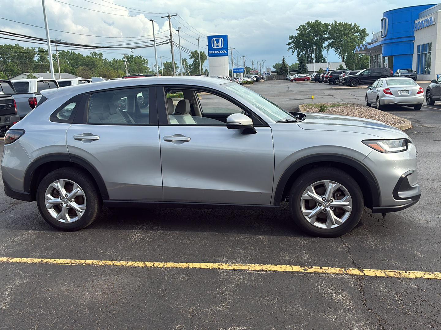 Used 2024 Lunar Silver Metallic Honda LX image 14