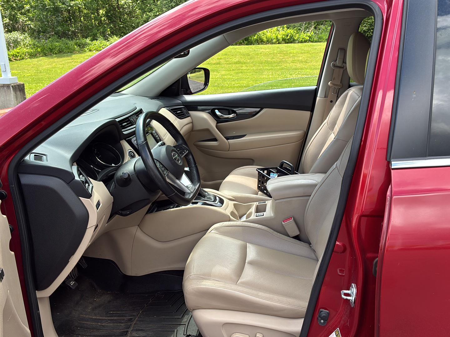 Used 2017 Palatial Ruby Nissan SL image 10