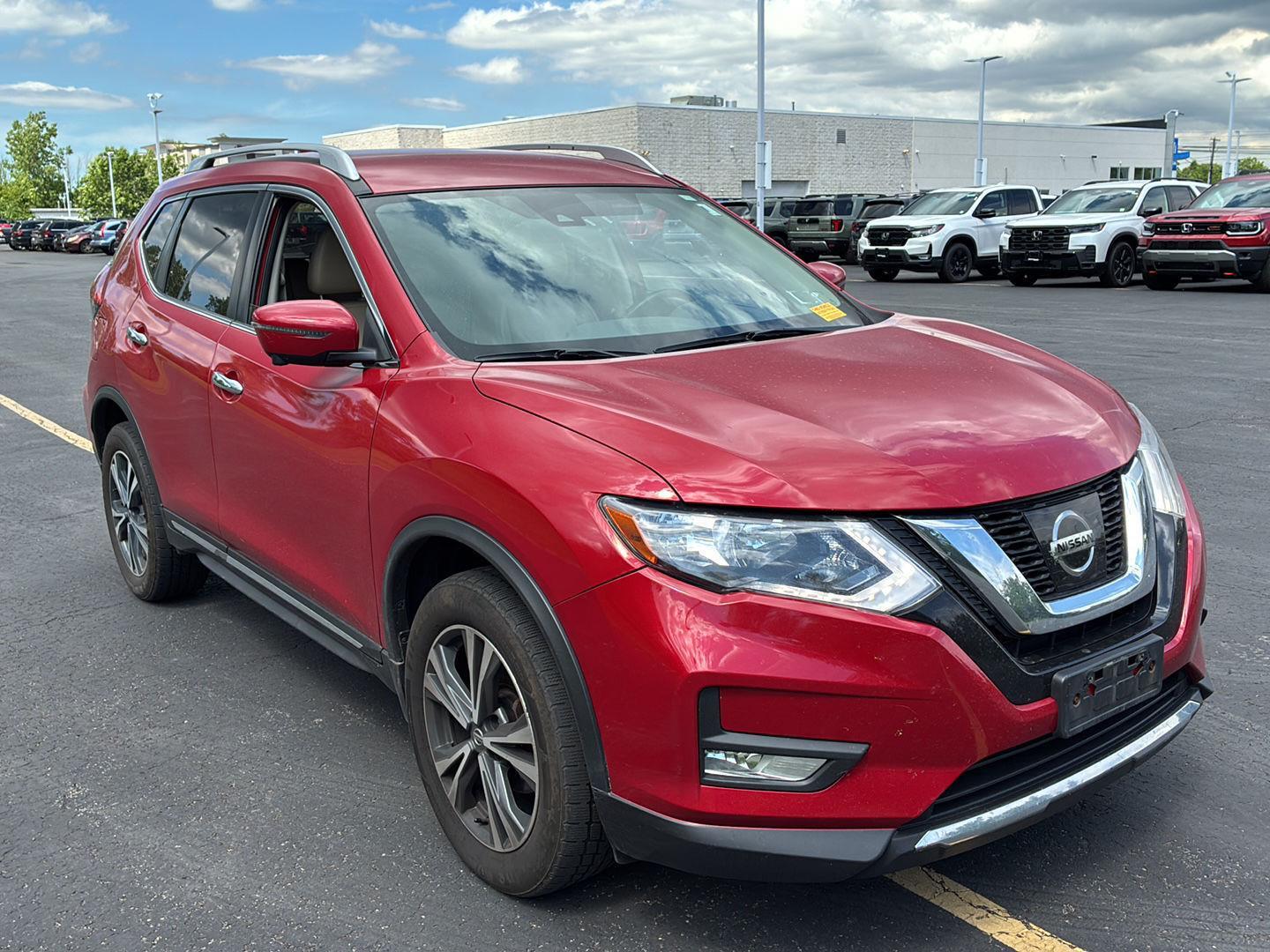 Used 2017 Palatial Ruby Nissan SL image 16