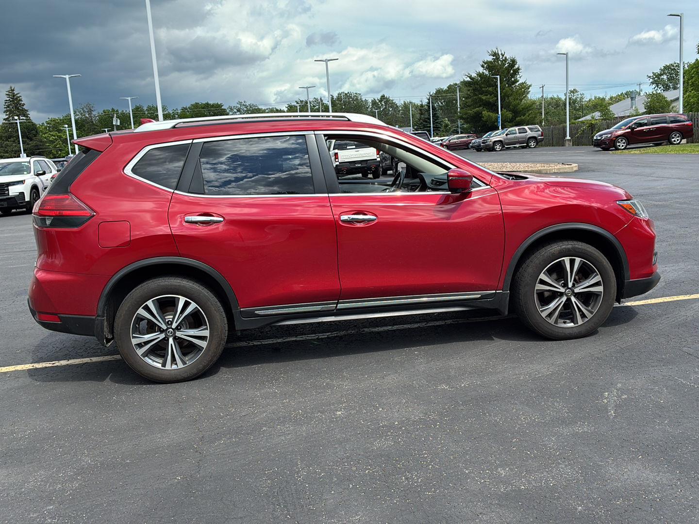 Used 2017 Palatial Ruby Nissan SL image 17