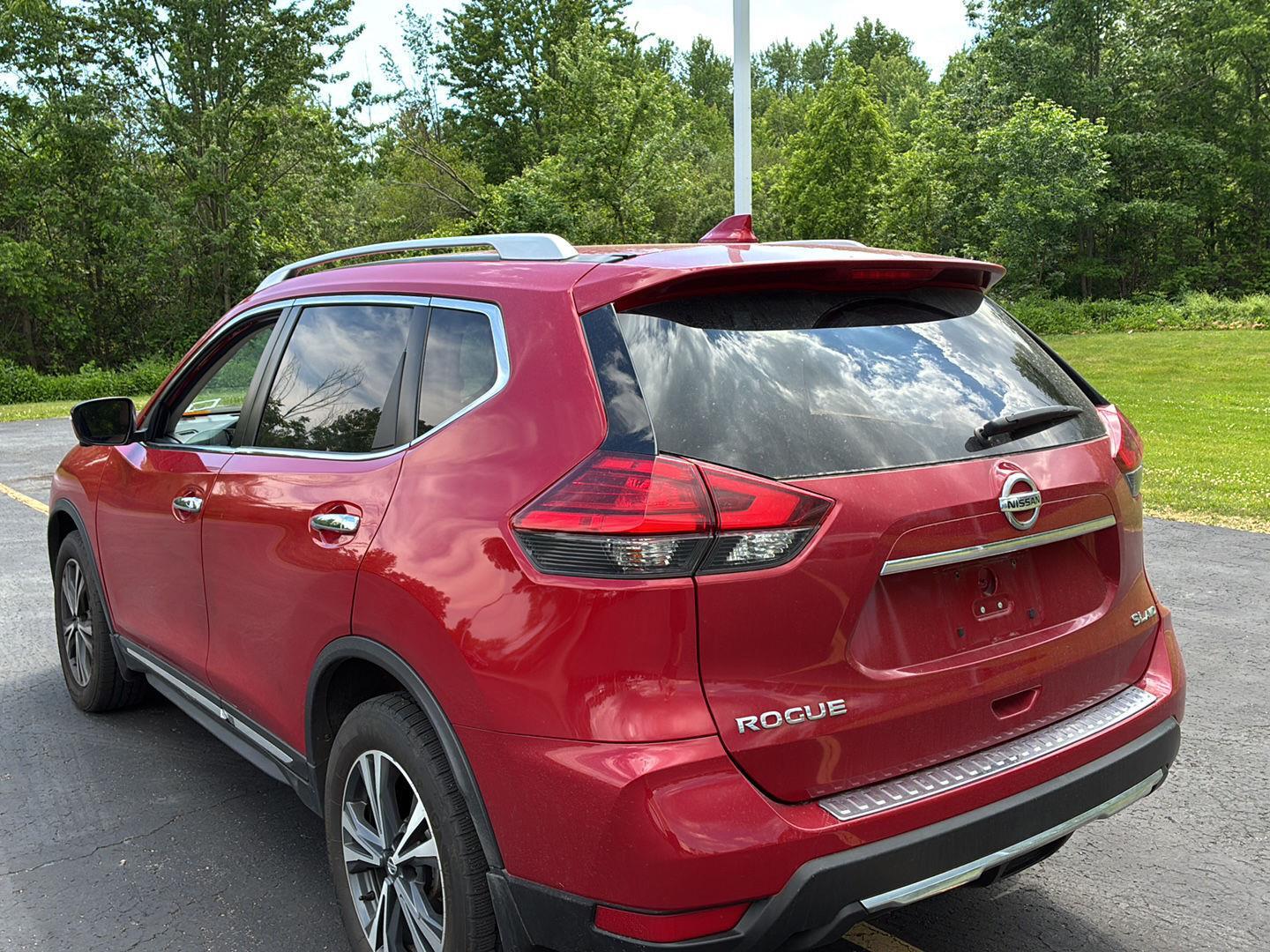 Used 2017 Palatial Ruby Nissan SL image 20
