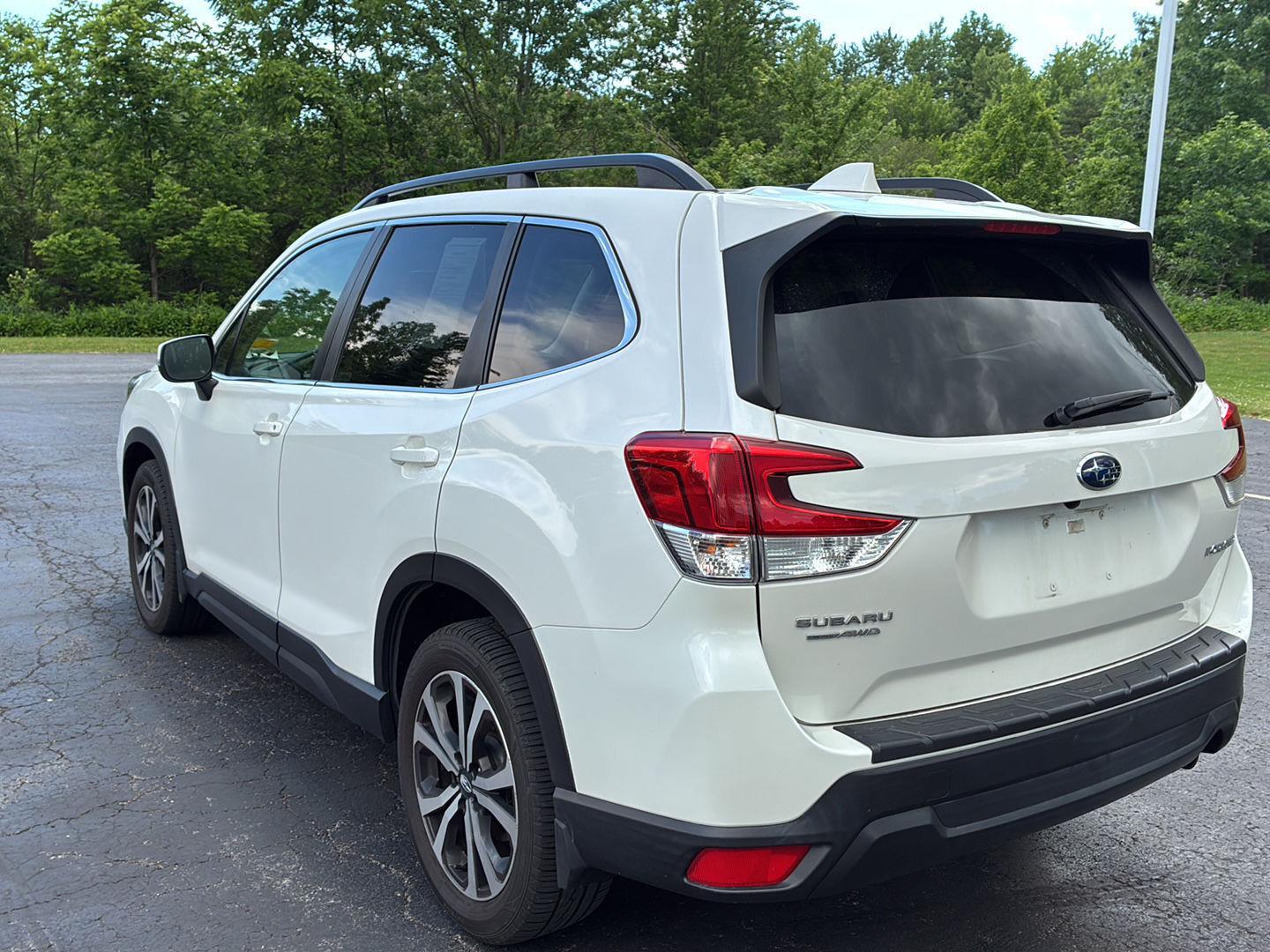 Used 2019 Crystal White Pearl Subaru Limited image 18