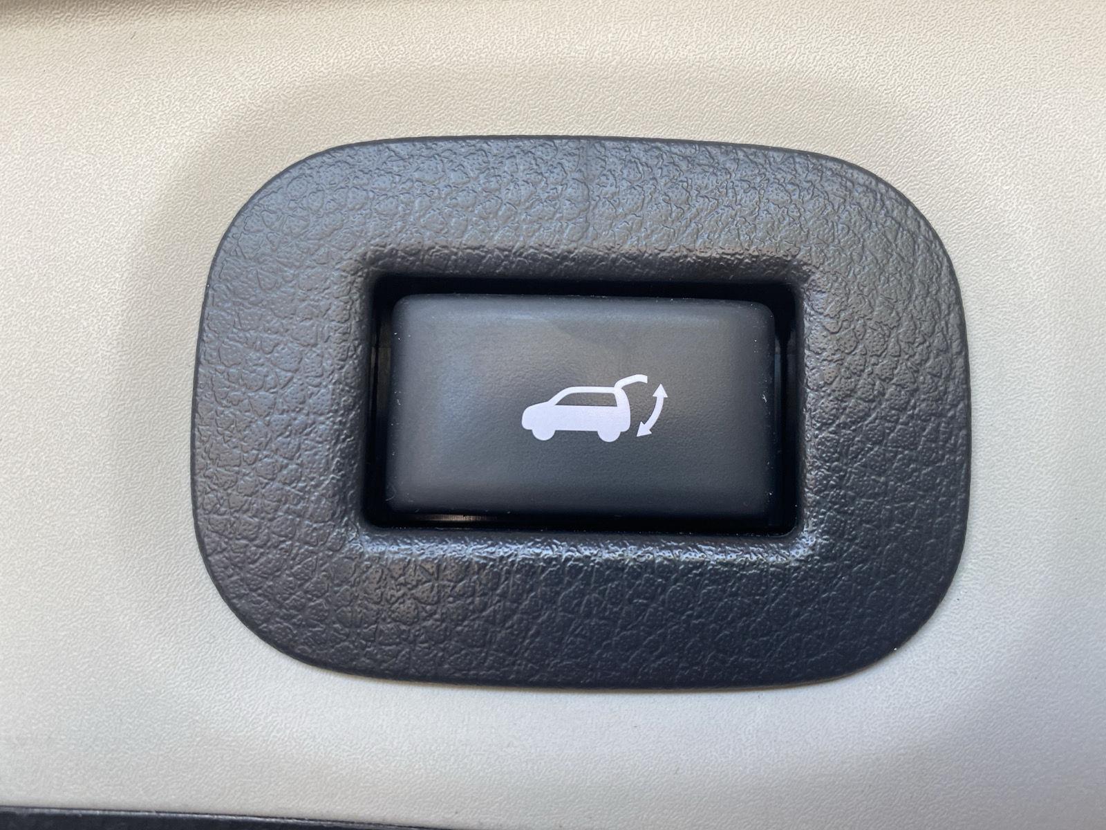Used 2019 Caspian Blue Metallic Nissan SV image 8