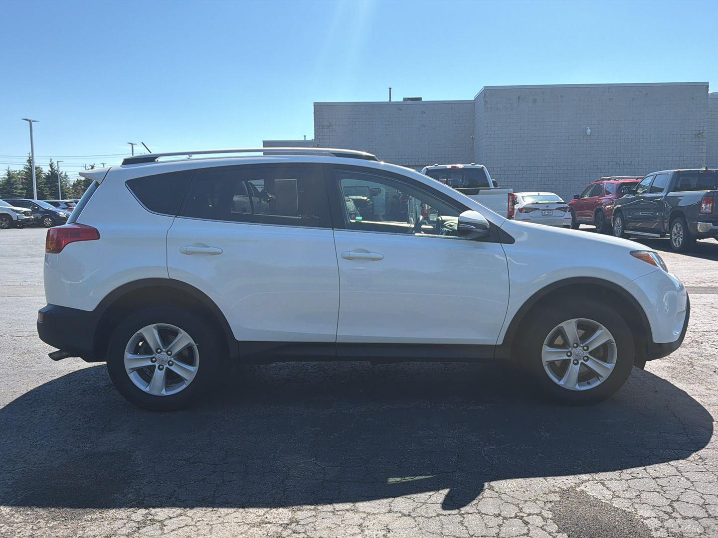Used 2013 Super White Toyota XLE image 4
