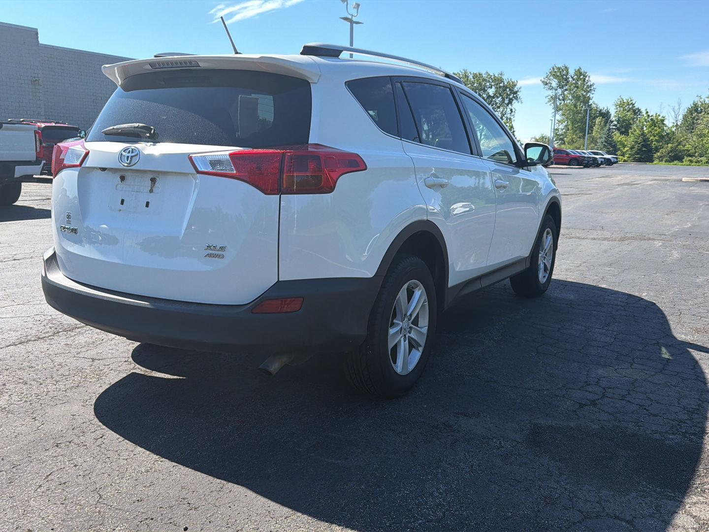 Used 2013 Super White Toyota XLE image 5