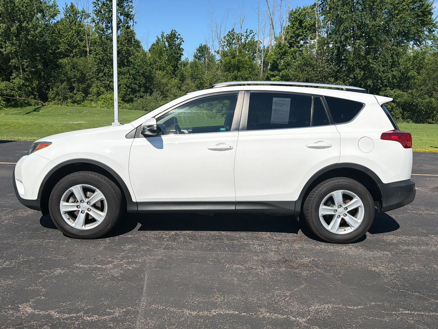 Used 2013 Super White Toyota XLE image 8