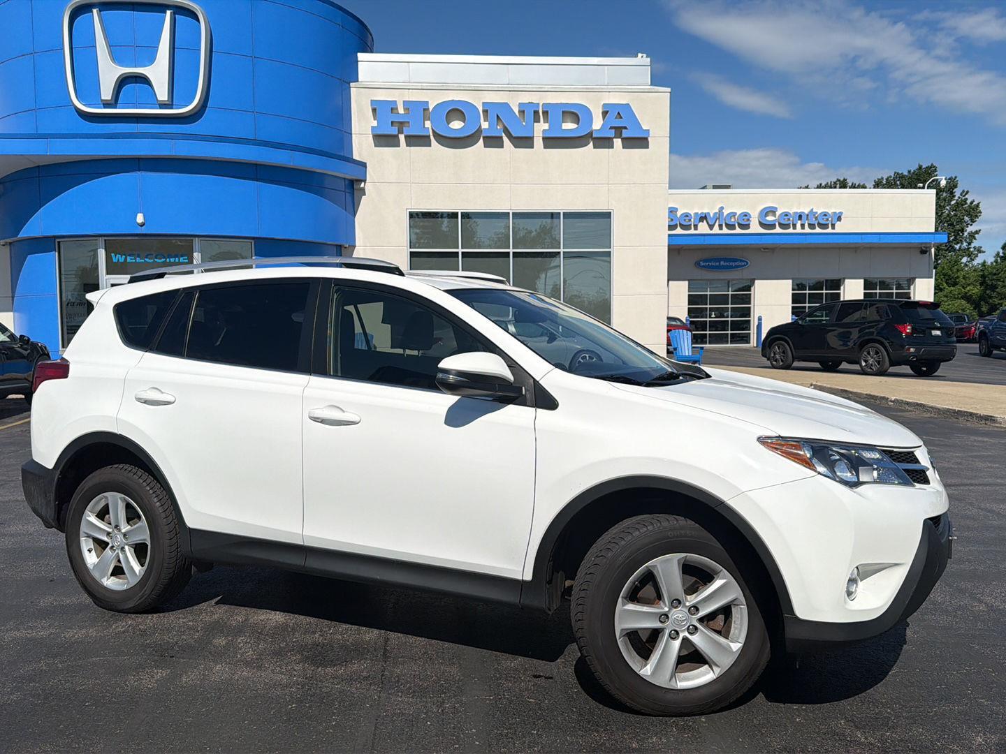 Used 2013 Super White Toyota XLE image 13
