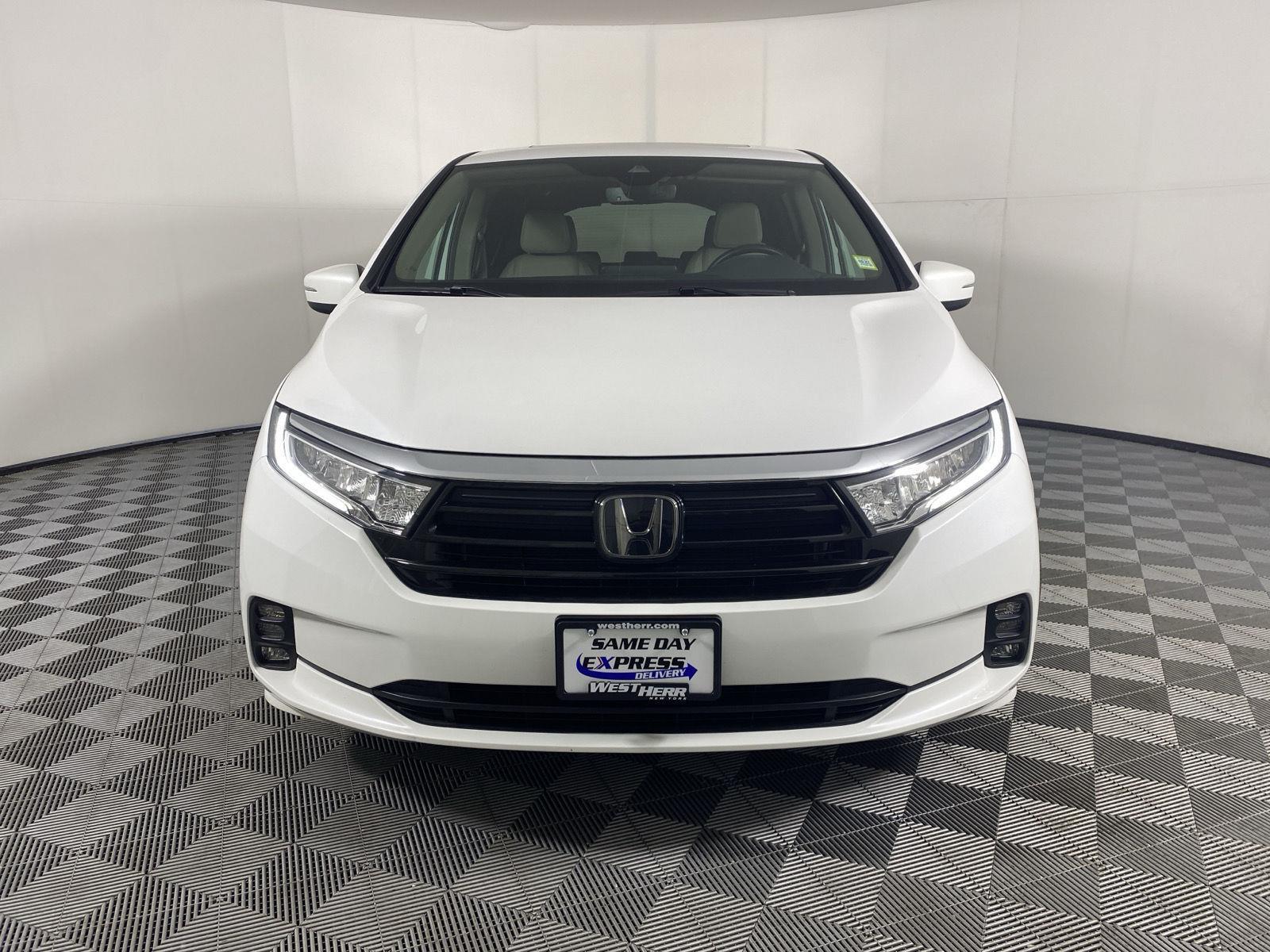 Certified Used 2024 Platinum White Pearl Honda  image 2