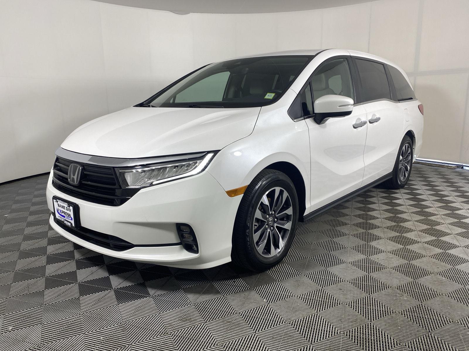 Certified Used 2024 Platinum White Pearl Honda  image 3