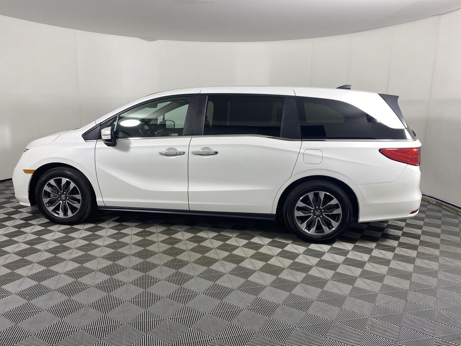 Certified Used 2024 Platinum White Pearl Honda  image 4