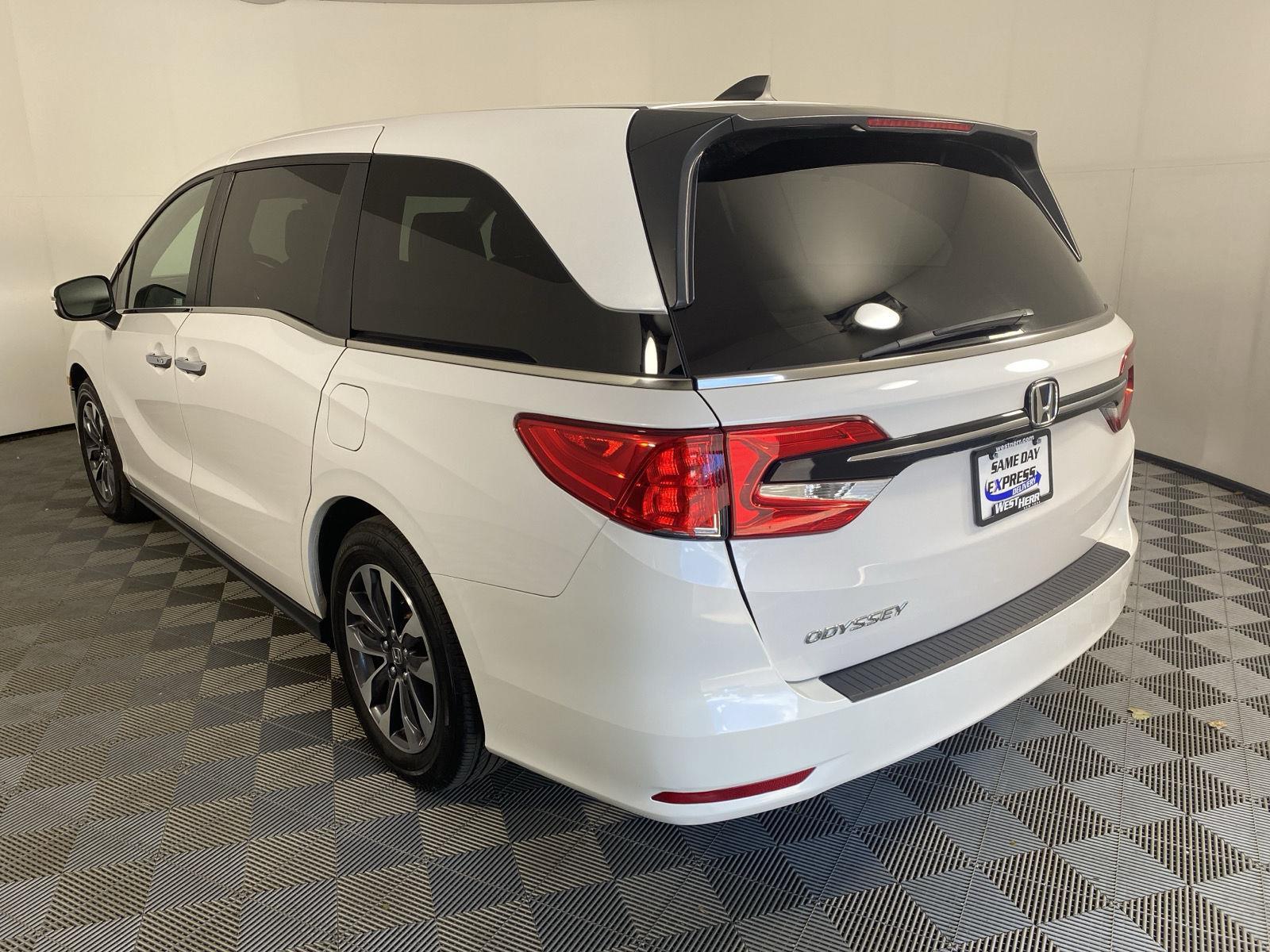 Certified Used 2024 Platinum White Pearl Honda  image 5