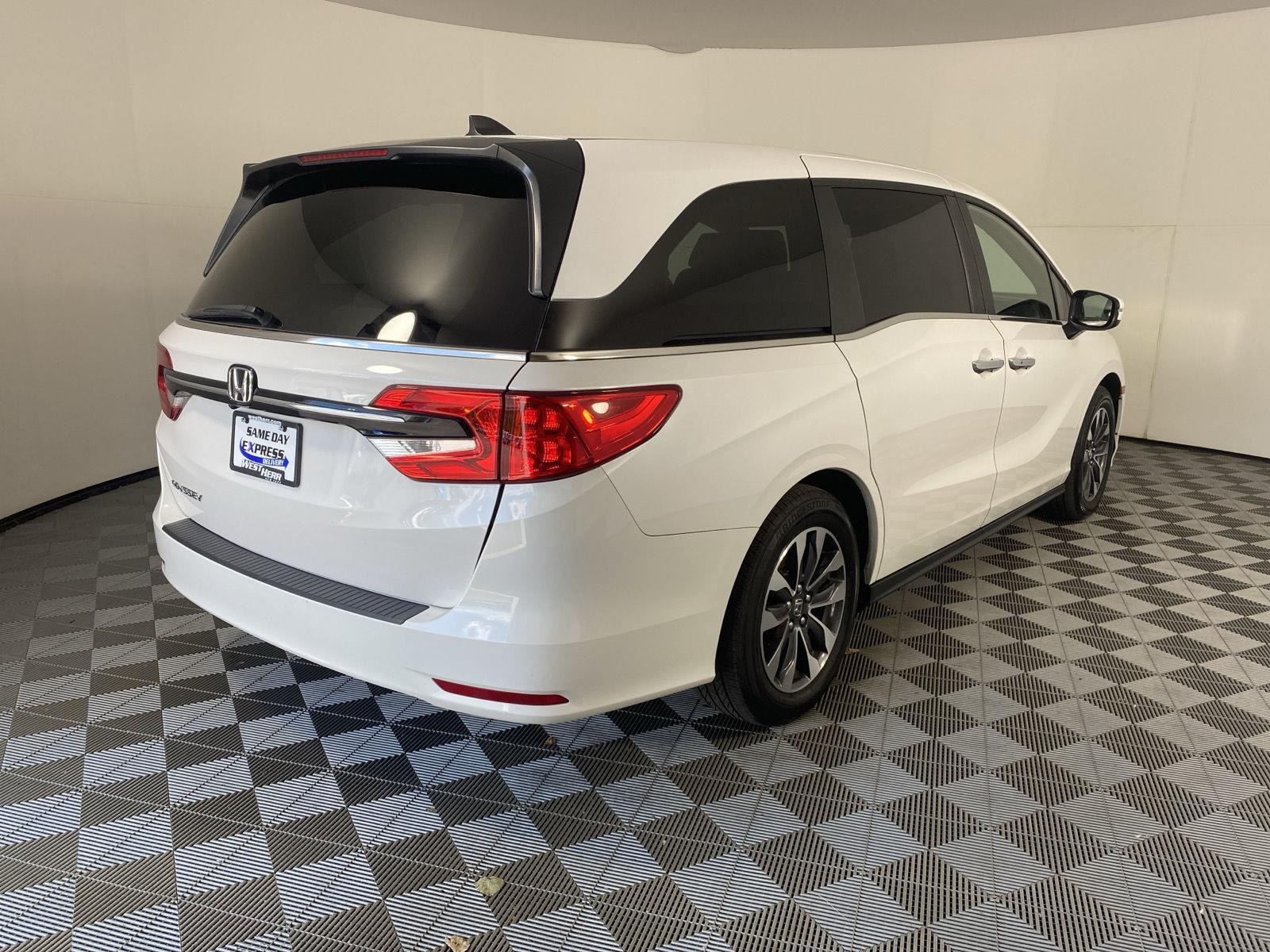 Certified Used 2024 Platinum White Pearl Honda  image 9