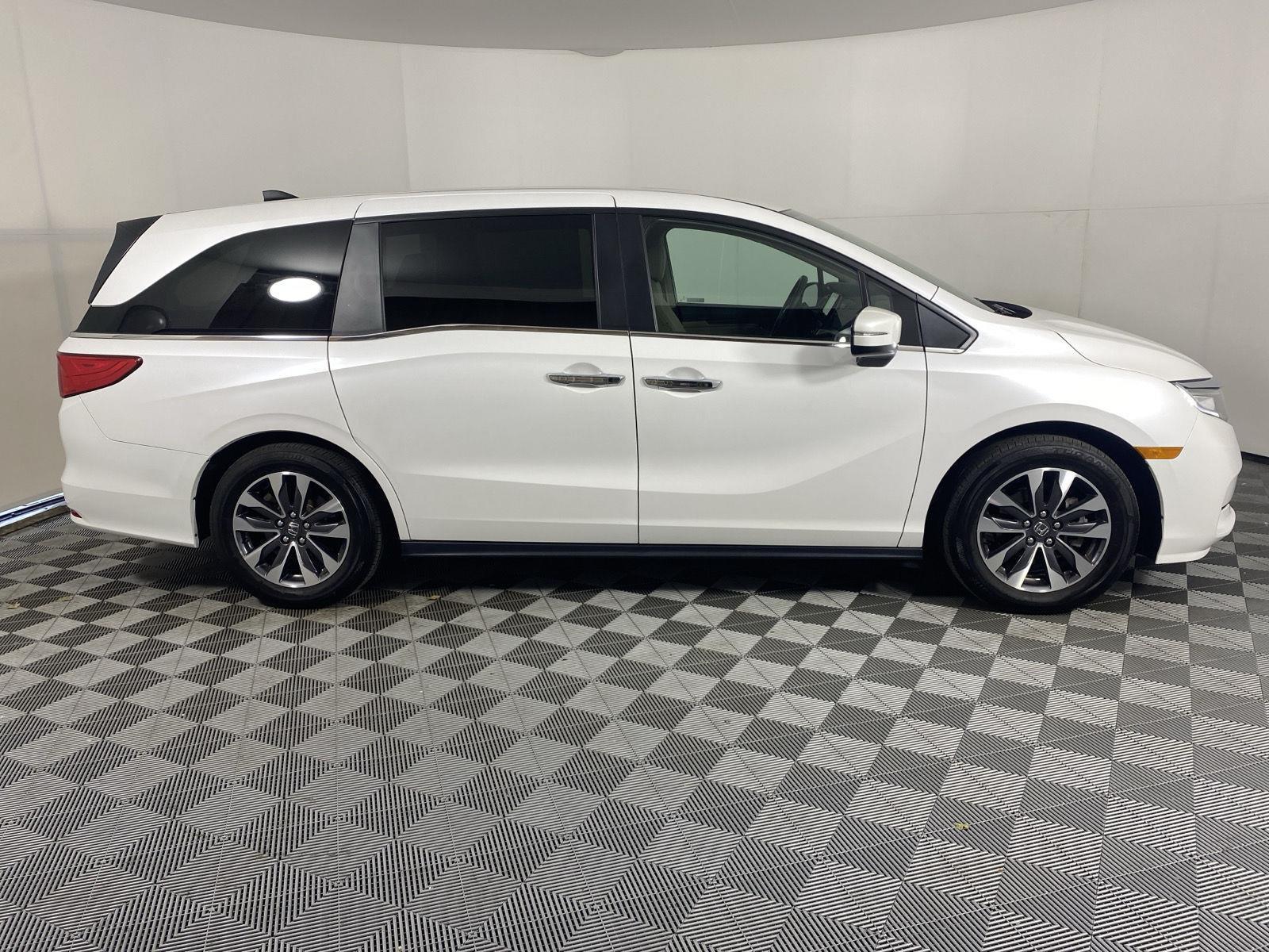 Certified Used 2024 Platinum White Pearl Honda  image 10
