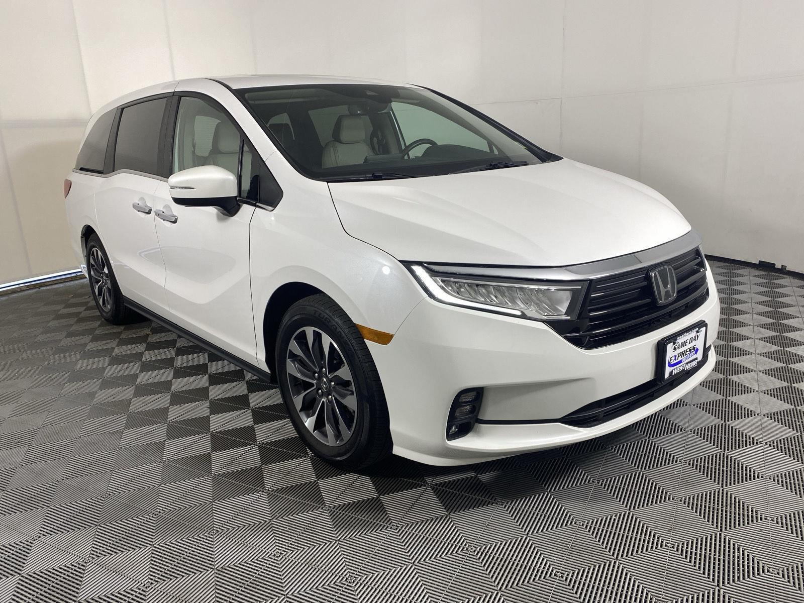 Certified Used 2024 Platinum White Pearl Honda  image 11