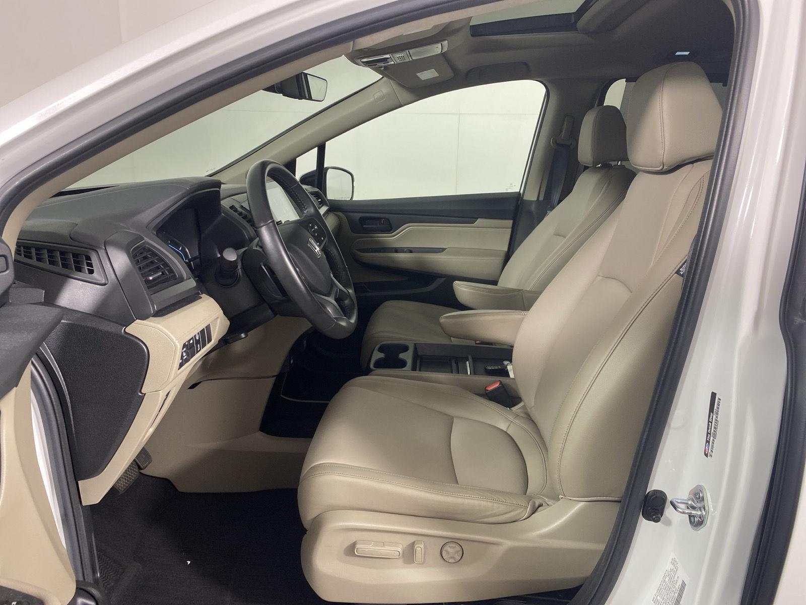 Certified Used 2024 Platinum White Pearl Honda  image 13