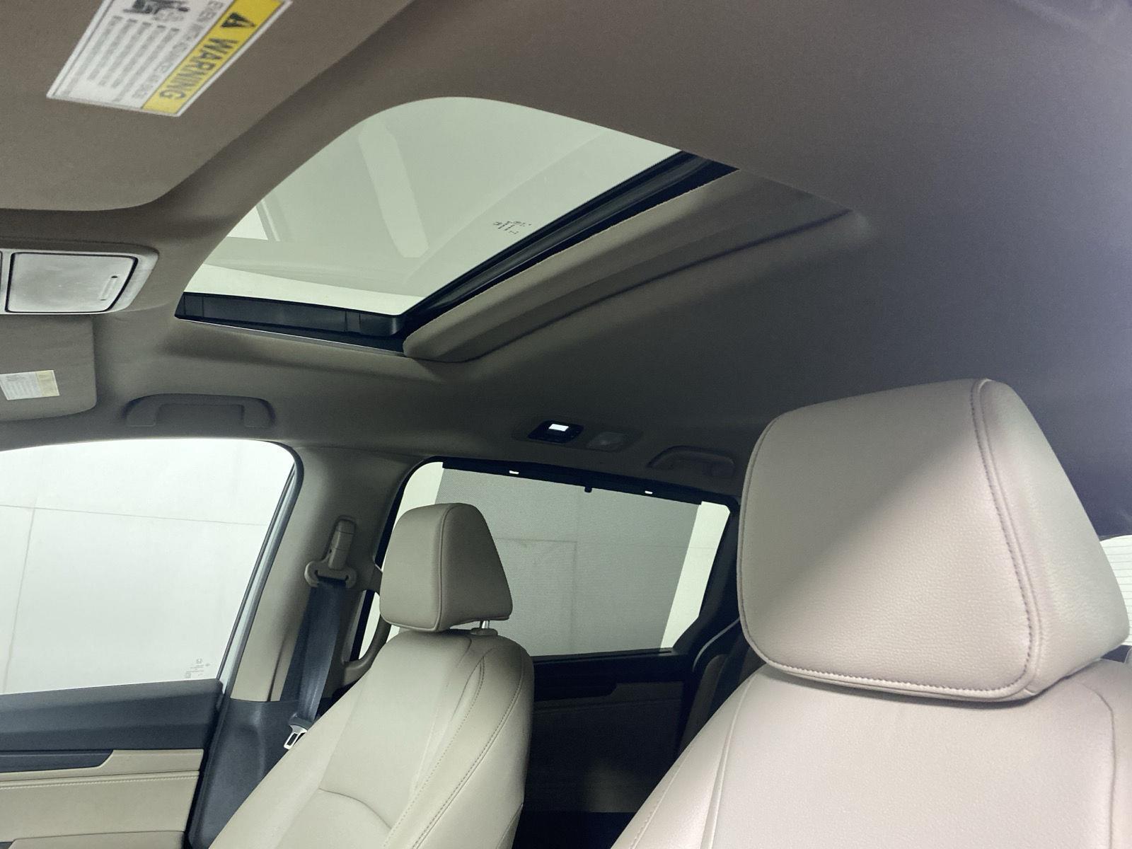 Certified Used 2024 Platinum White Pearl Honda  image 14
