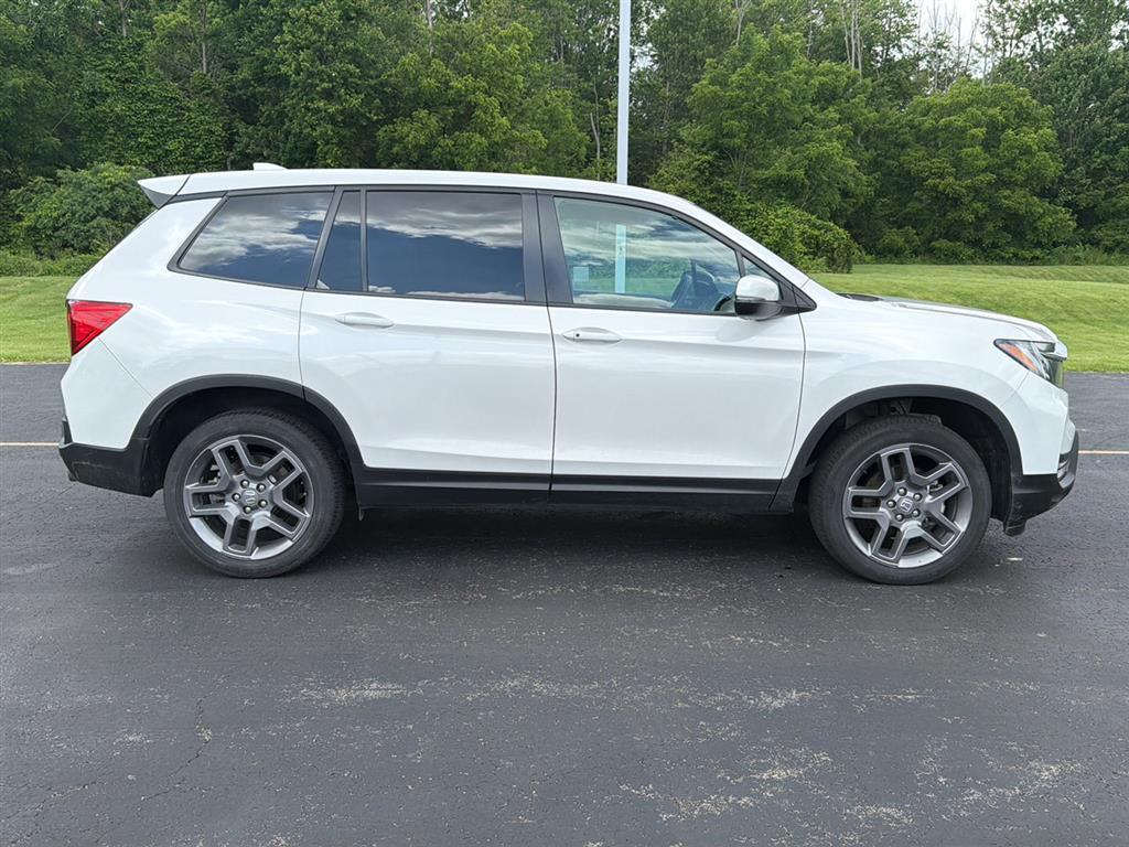 Used 2023 Platinum White Pearl Honda EX-L image 4