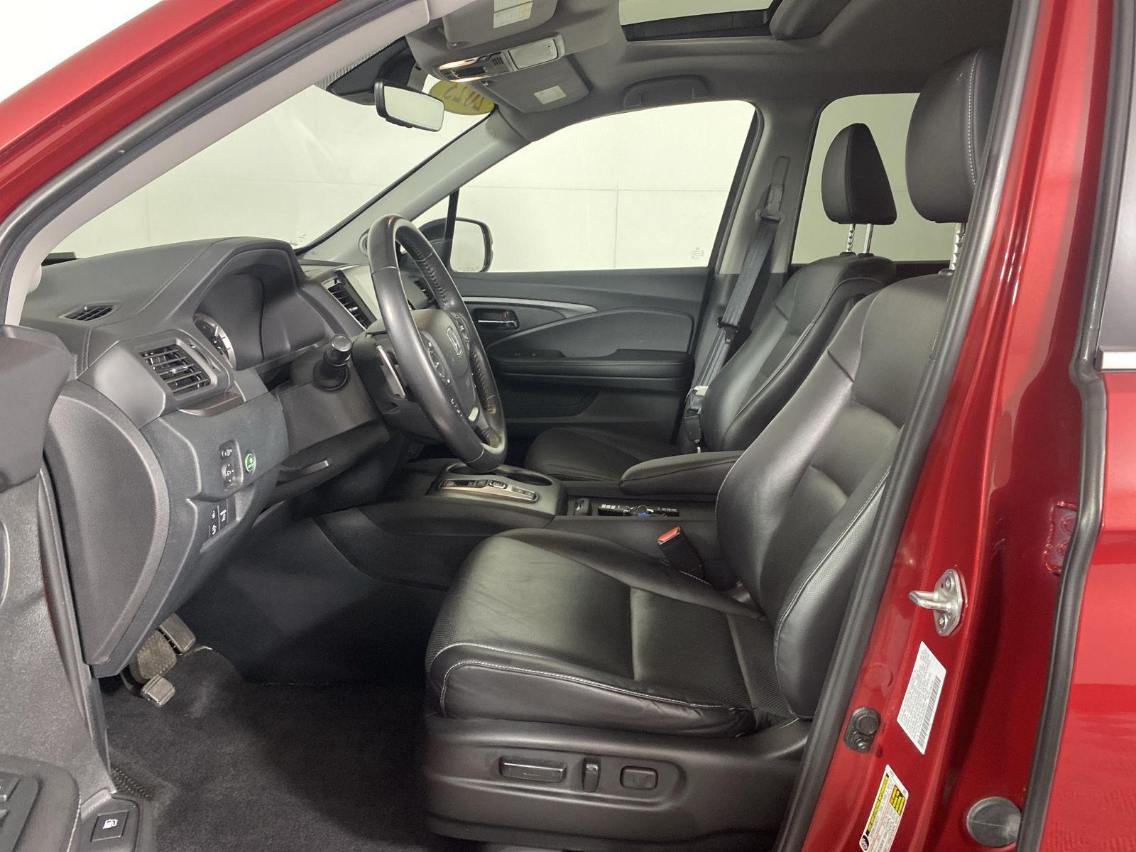 Used 2023 Radiant Red Metallic II Honda RTL image 11