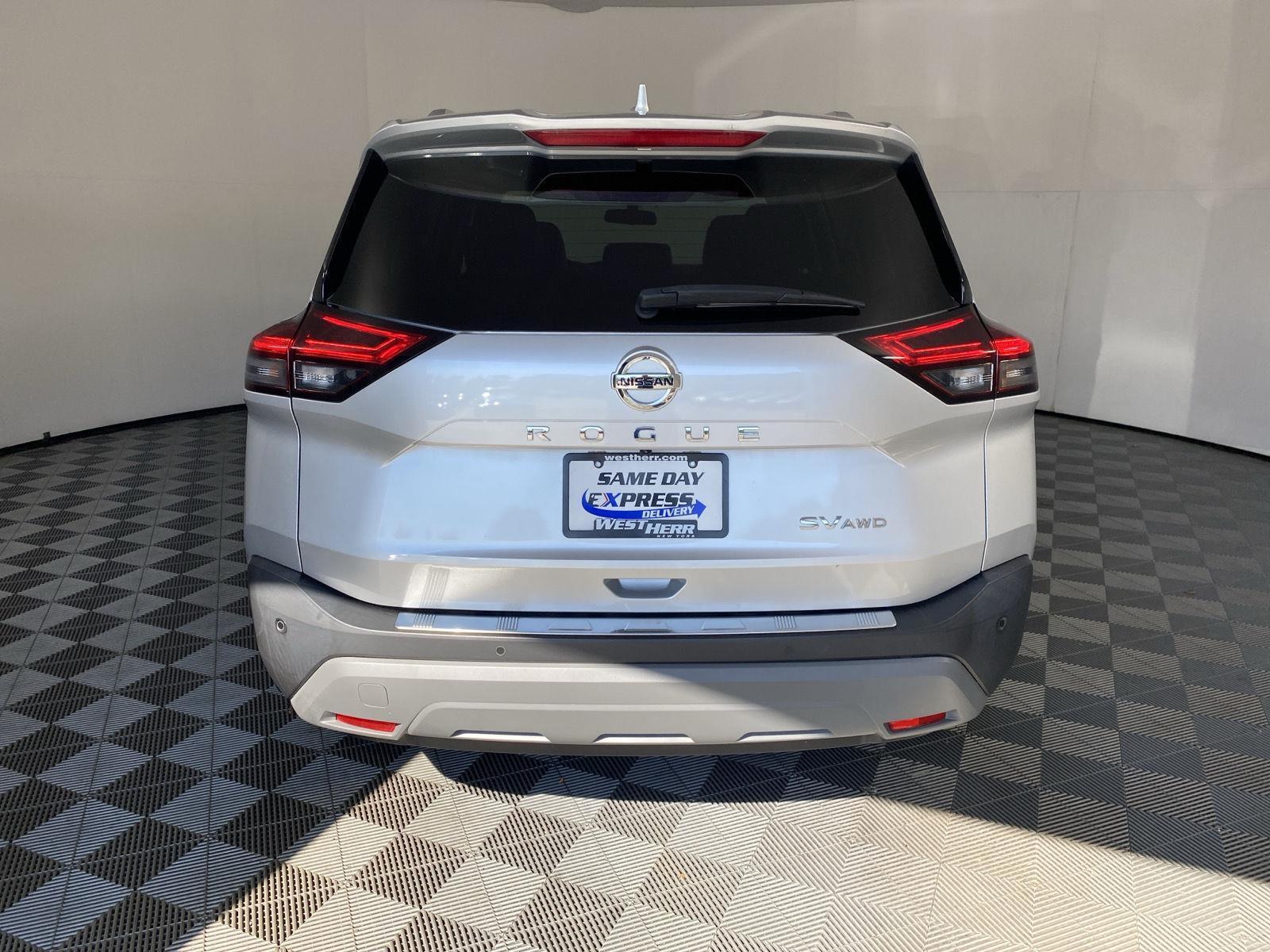 Used 2021 Brilliant Silver Metallic Nissan SV image 6