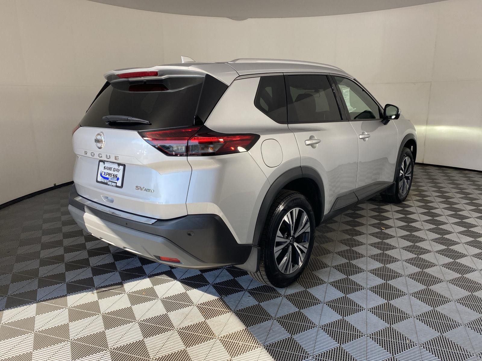 Used 2021 Brilliant Silver Metallic Nissan SV image 9