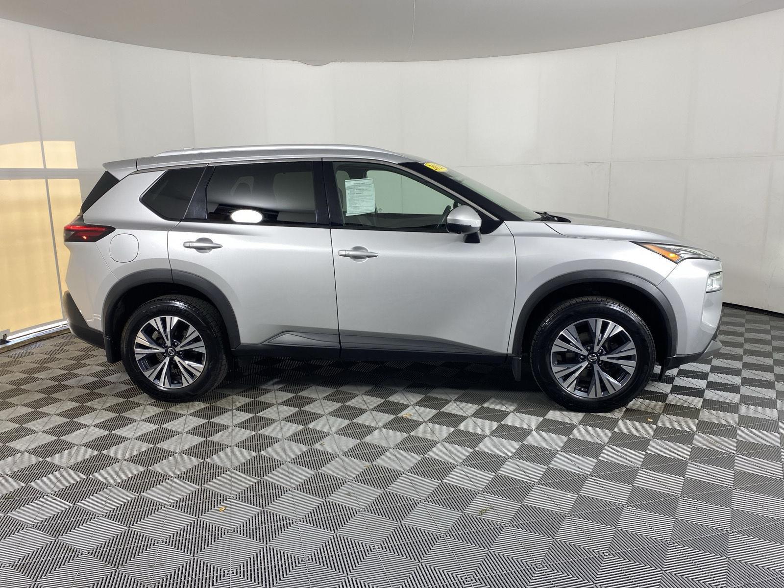Used 2021 Brilliant Silver Metallic Nissan SV image 10