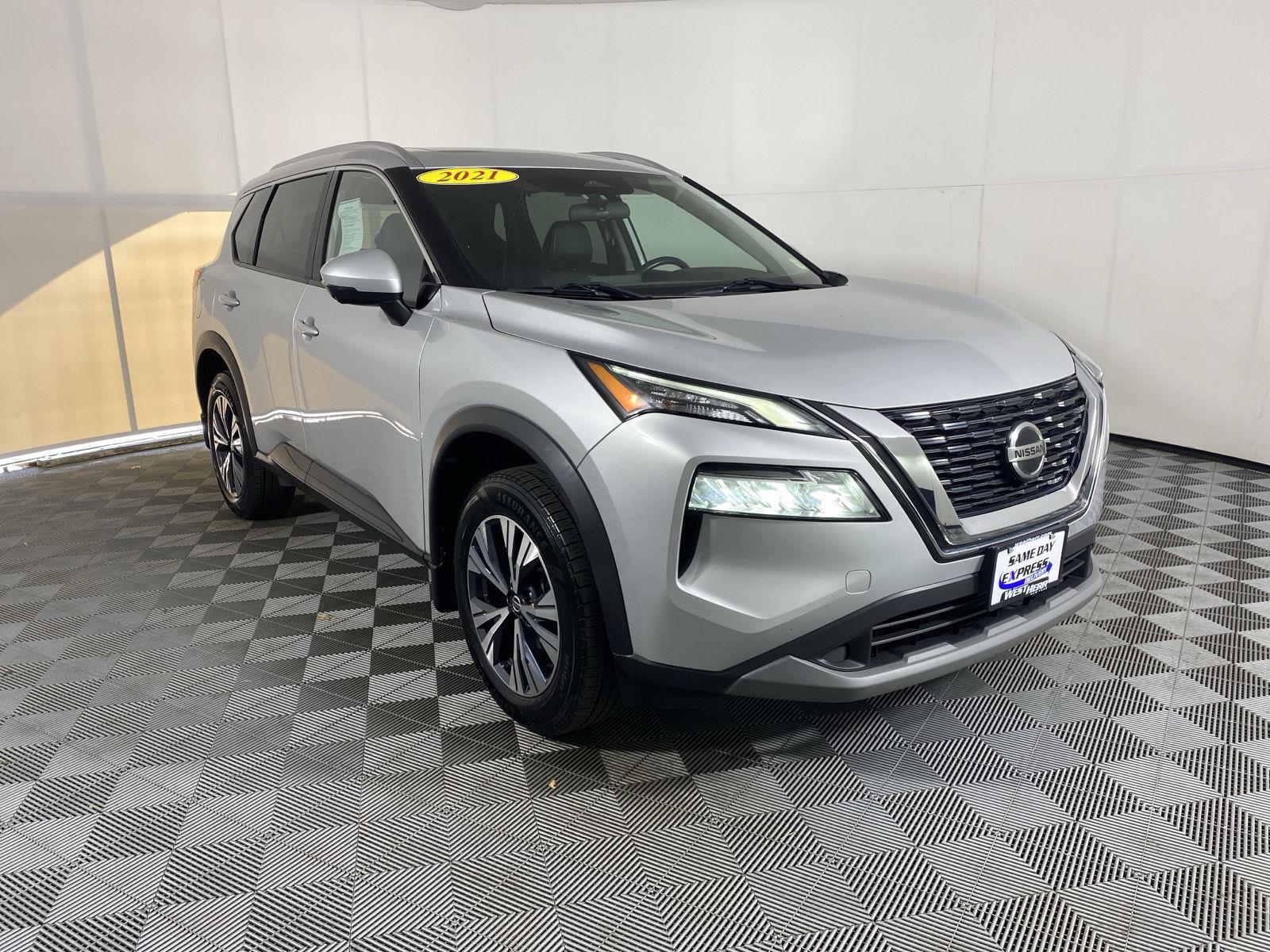 Used 2021 Brilliant Silver Metallic Nissan SV image 11