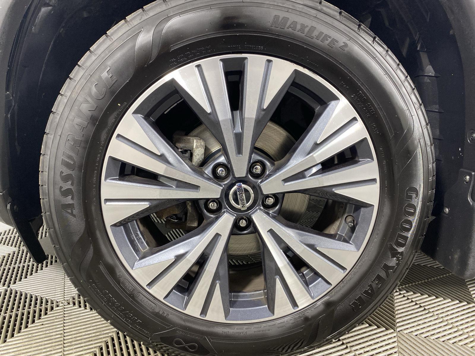 Used 2021 Brilliant Silver Metallic Nissan SV image 12