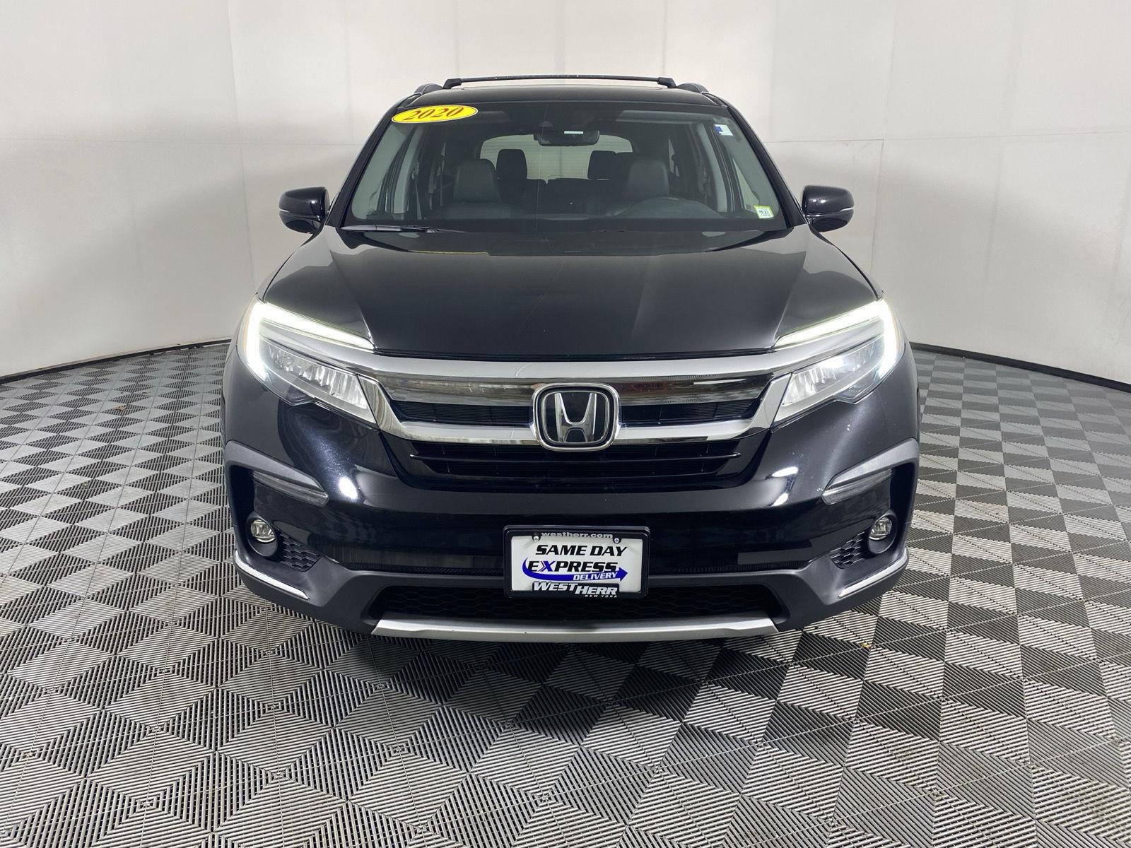 Used 2020 Crystal Black Pearl Honda Touring w/Rear Captain