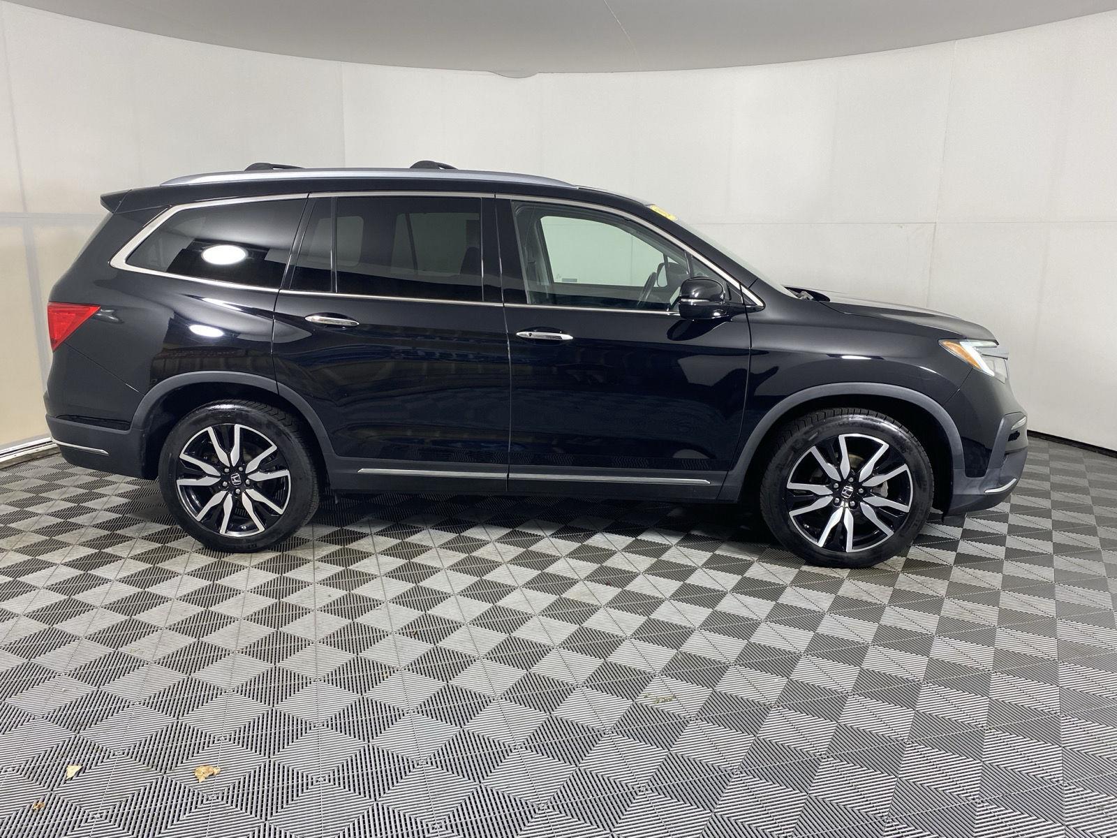 Used 2020 Crystal Black Pearl Honda Touring w/Rear Captain