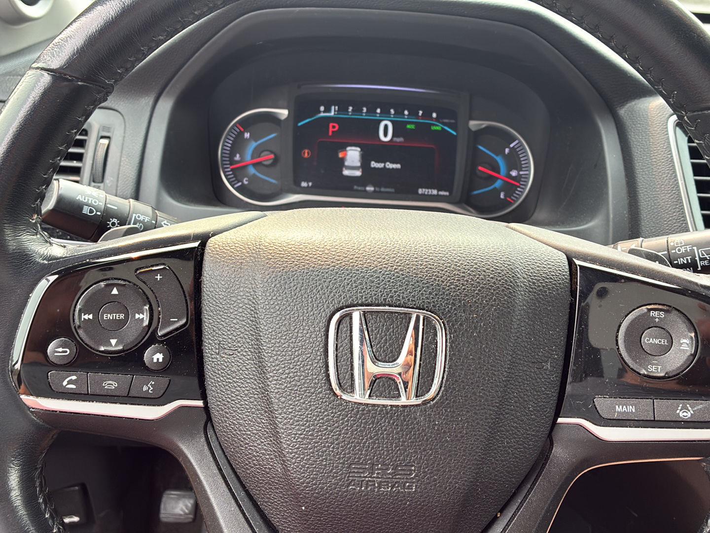 Used 2022 Crystal Black Pearl Honda Touring w/Rear Captain