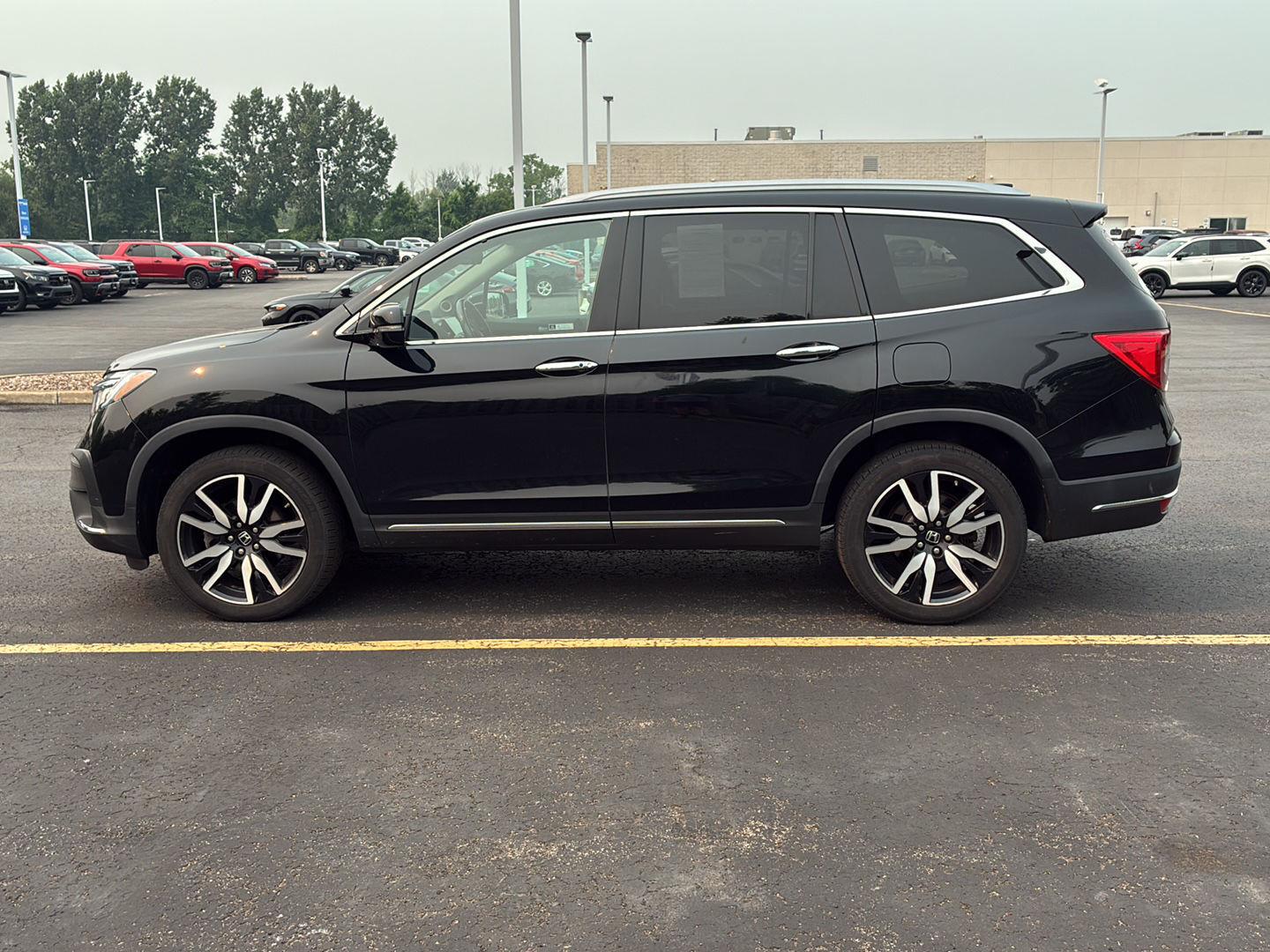 Used 2022 Crystal Black Pearl Honda Touring w/Rear Captain