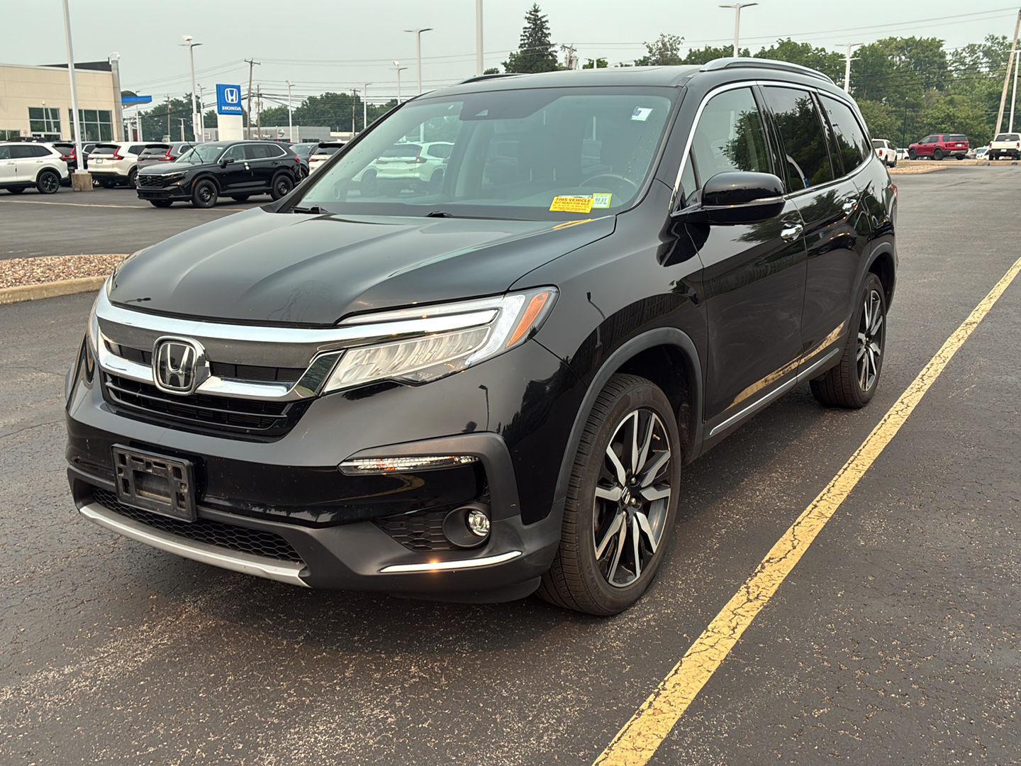 Used 2022 Crystal Black Pearl Honda Touring w/Rear Captain