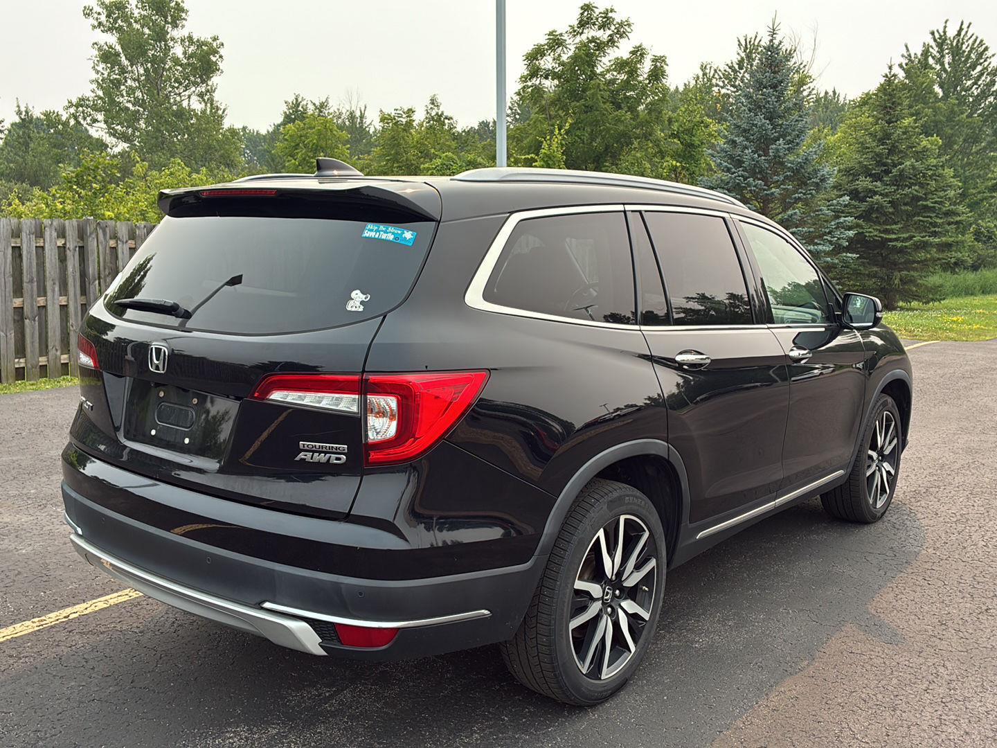 Used 2022 Crystal Black Pearl Honda Touring w/Rear Captain