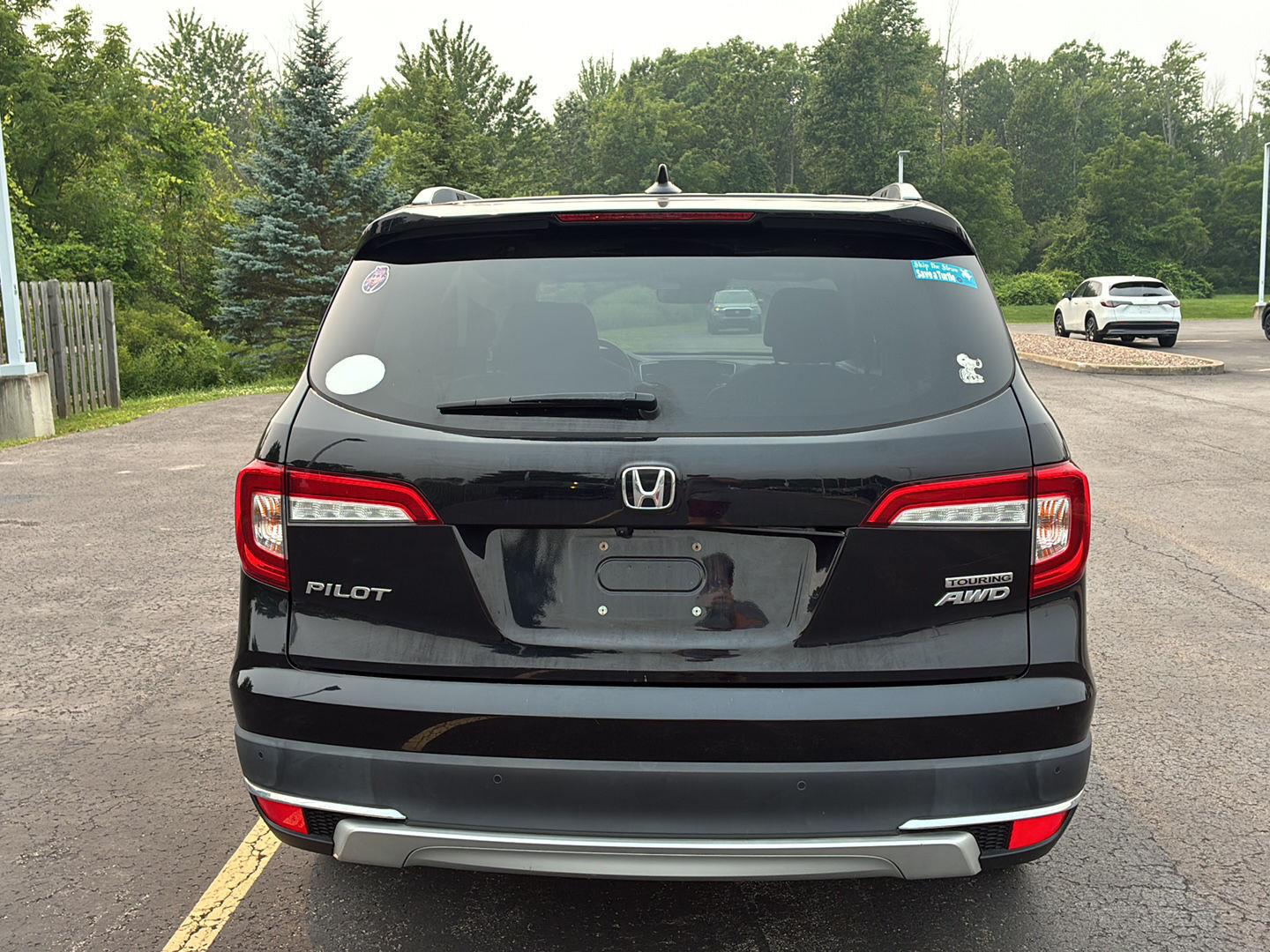 Used 2022 Crystal Black Pearl Honda Touring w/Rear Captain