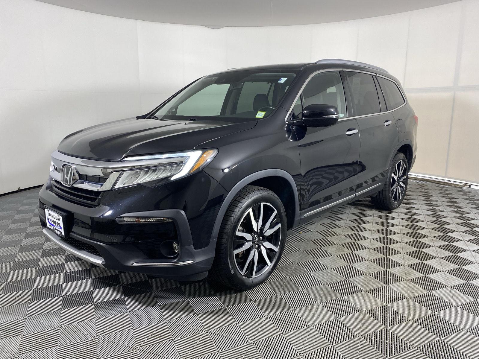 Pre-Owned 2022 Honda Pilot Touring w/Rear Captain's Chairs Sport