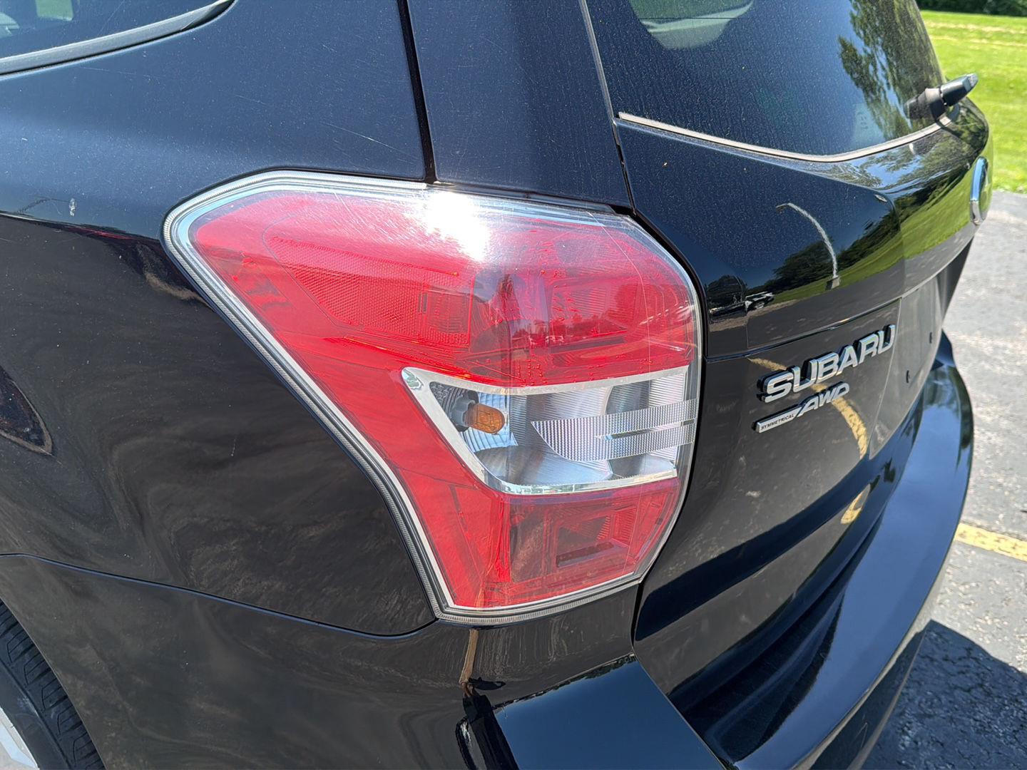 Used 2016 Crystal Black Silica Subaru 2.5i Premium image 14