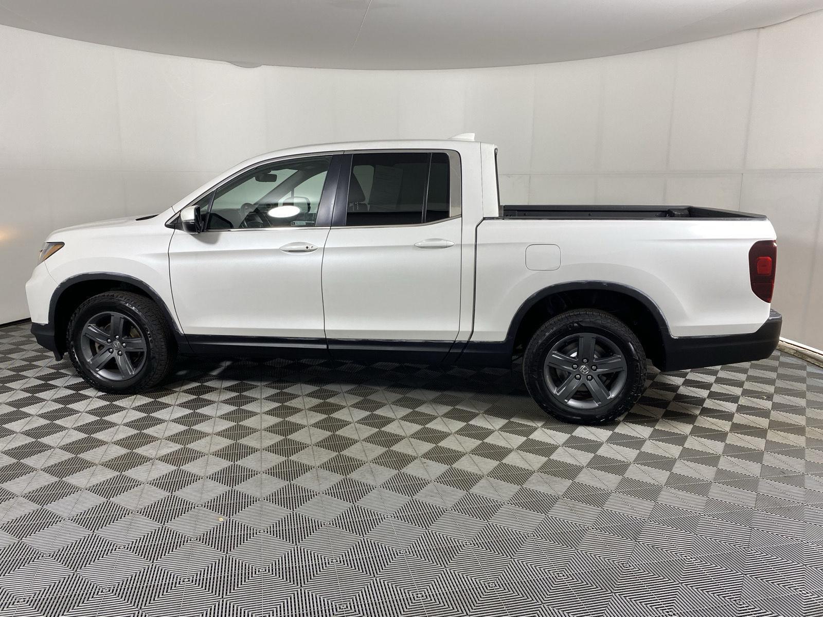 Certified Used 2023 Platinum White Pearl Honda RTL image 4