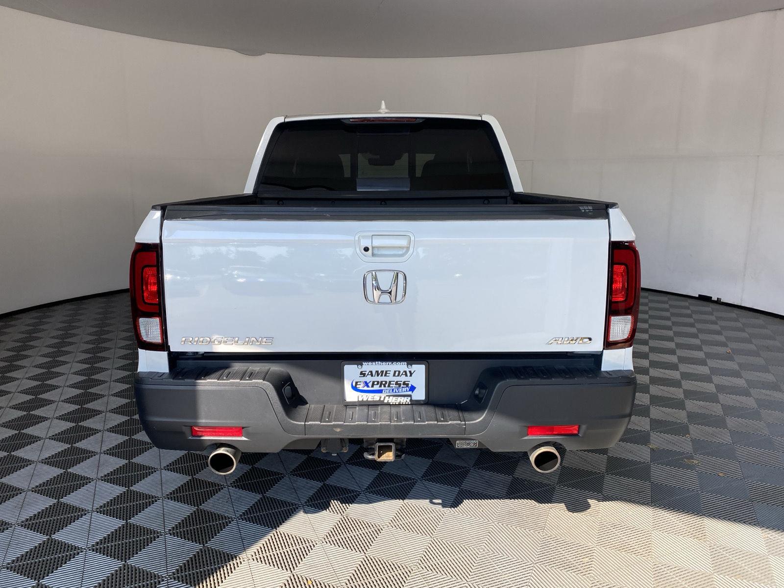 Certified Used 2023 Platinum White Pearl Honda RTL image 6