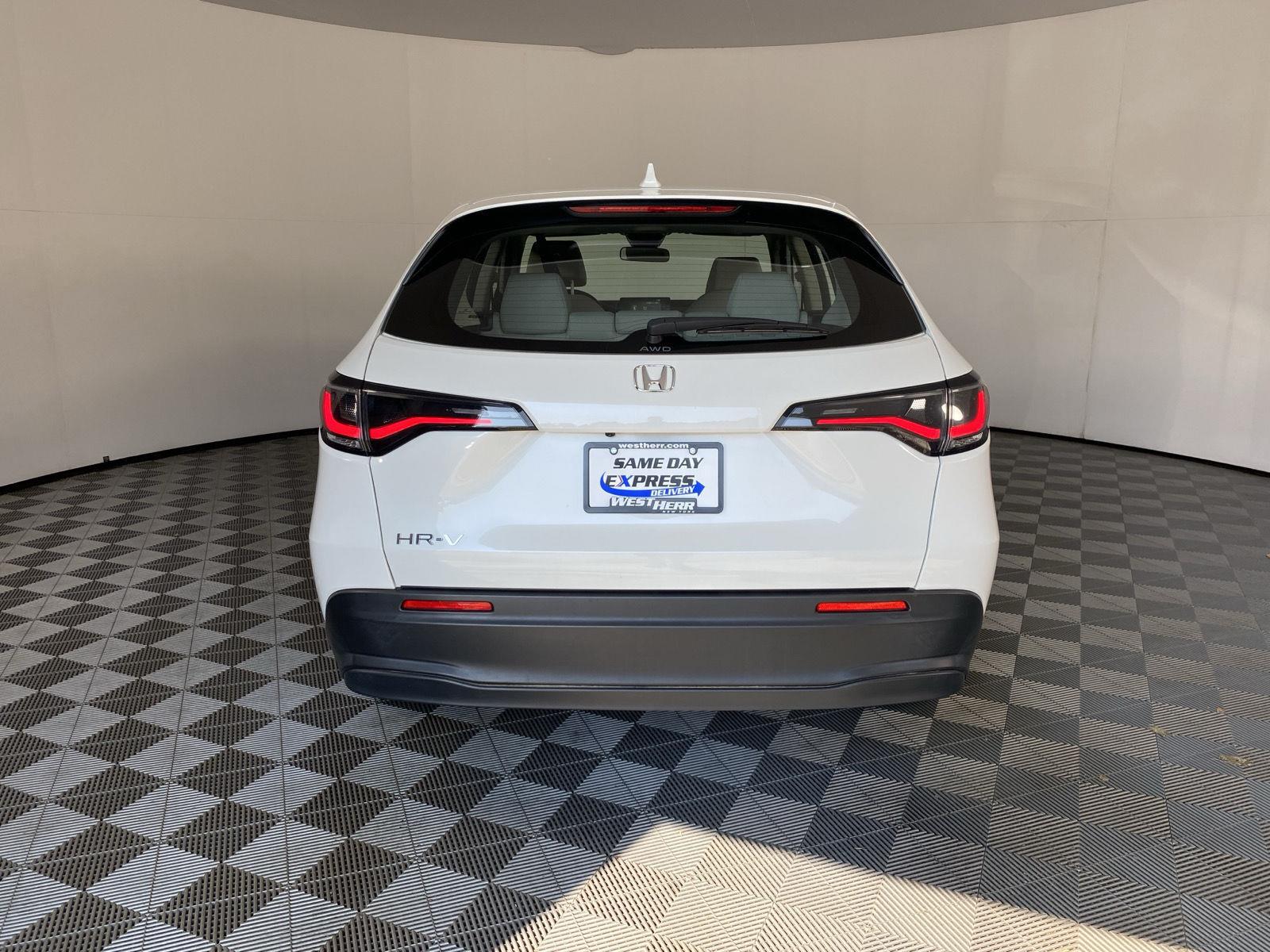 Used 2024 Platinum White Pearl Honda LX image 6