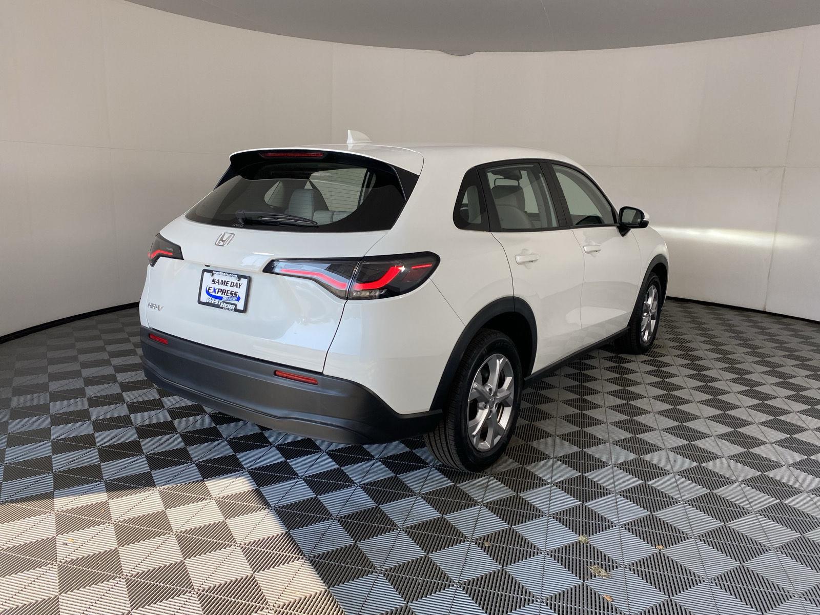 Used 2024 Platinum White Pearl Honda LX image 8