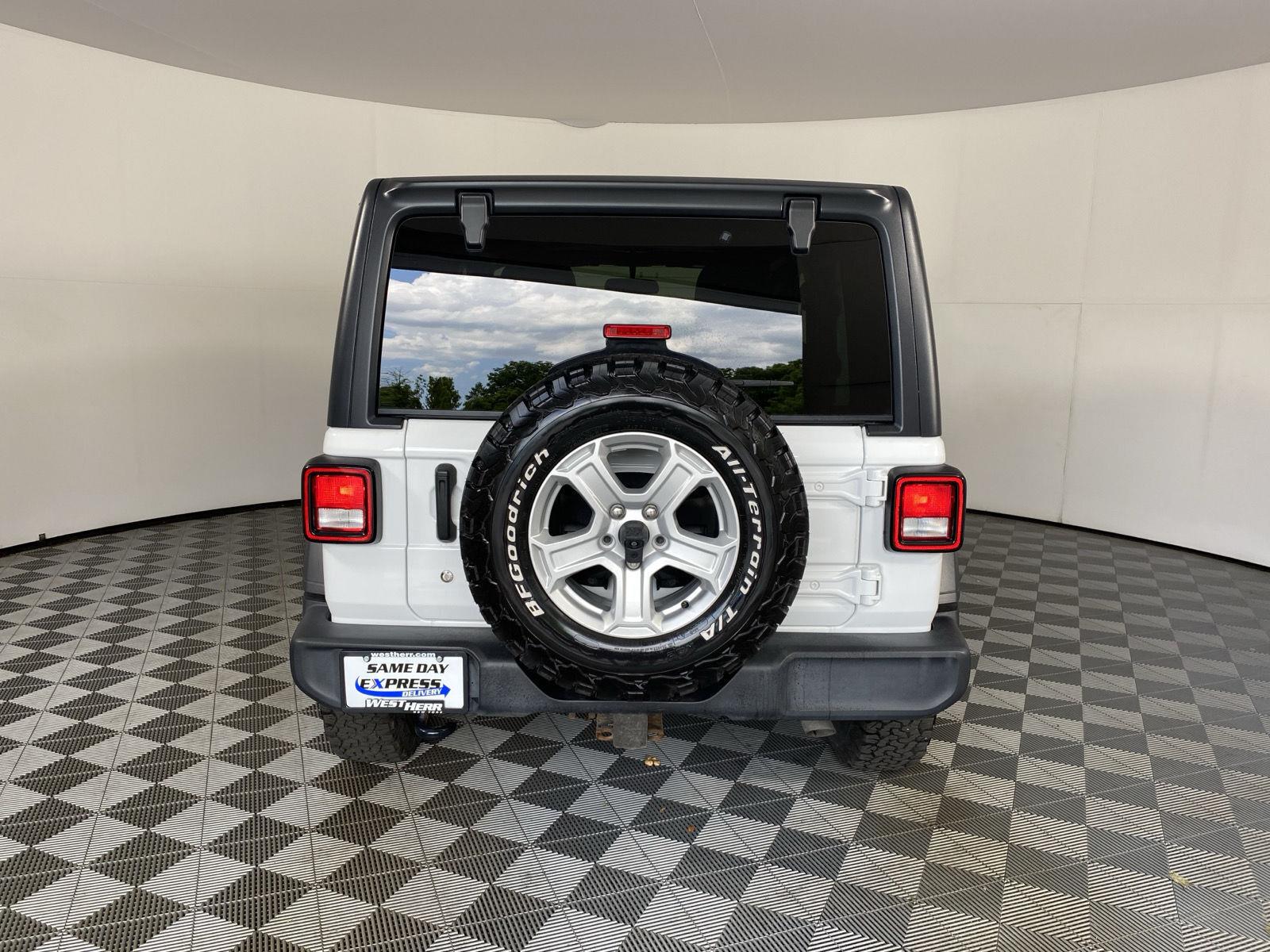 Used 2018 Bright White Clearcoat Jeep Sport S image 6