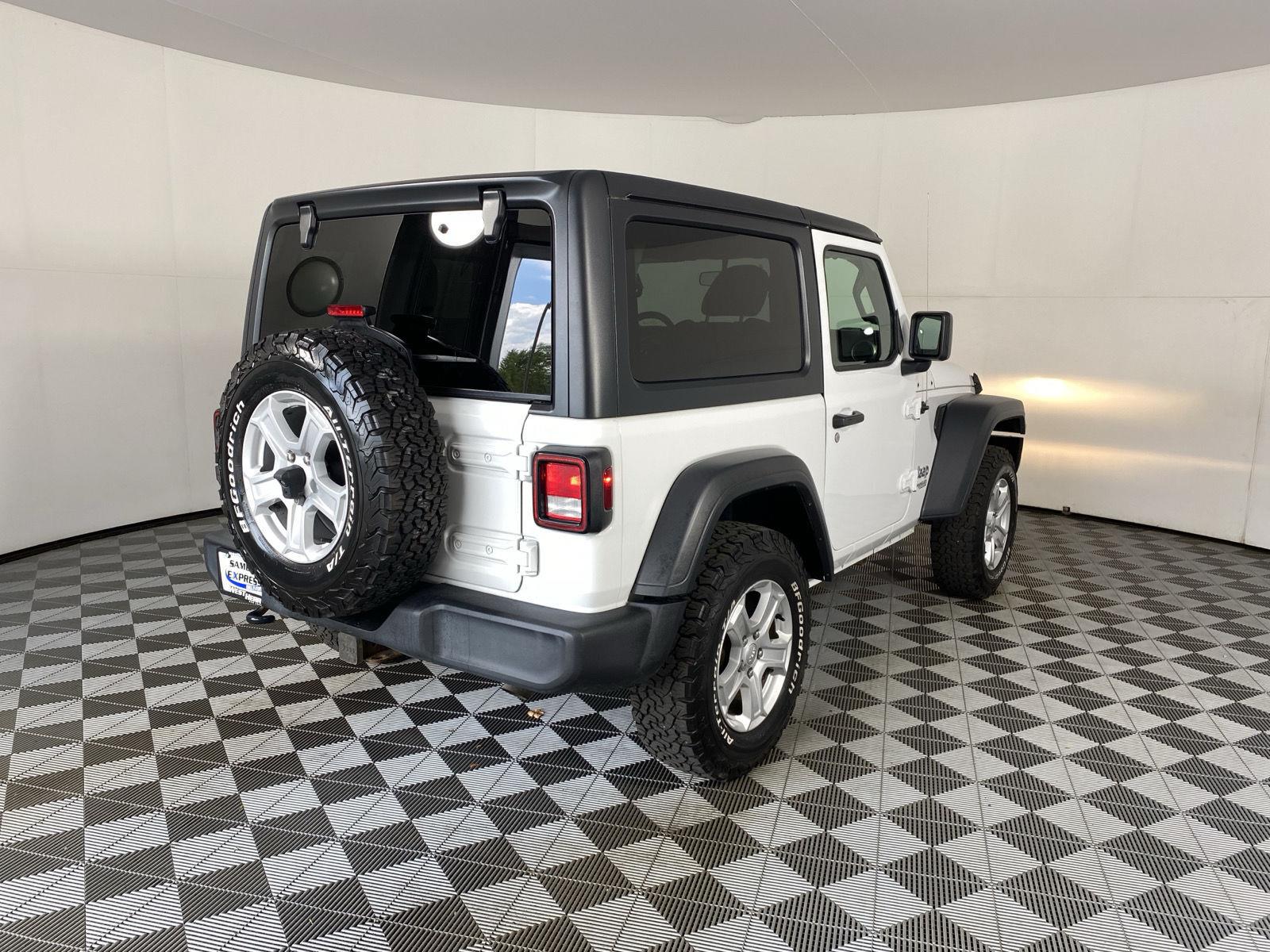 Used 2018 Bright White Clearcoat Jeep Sport S image 8